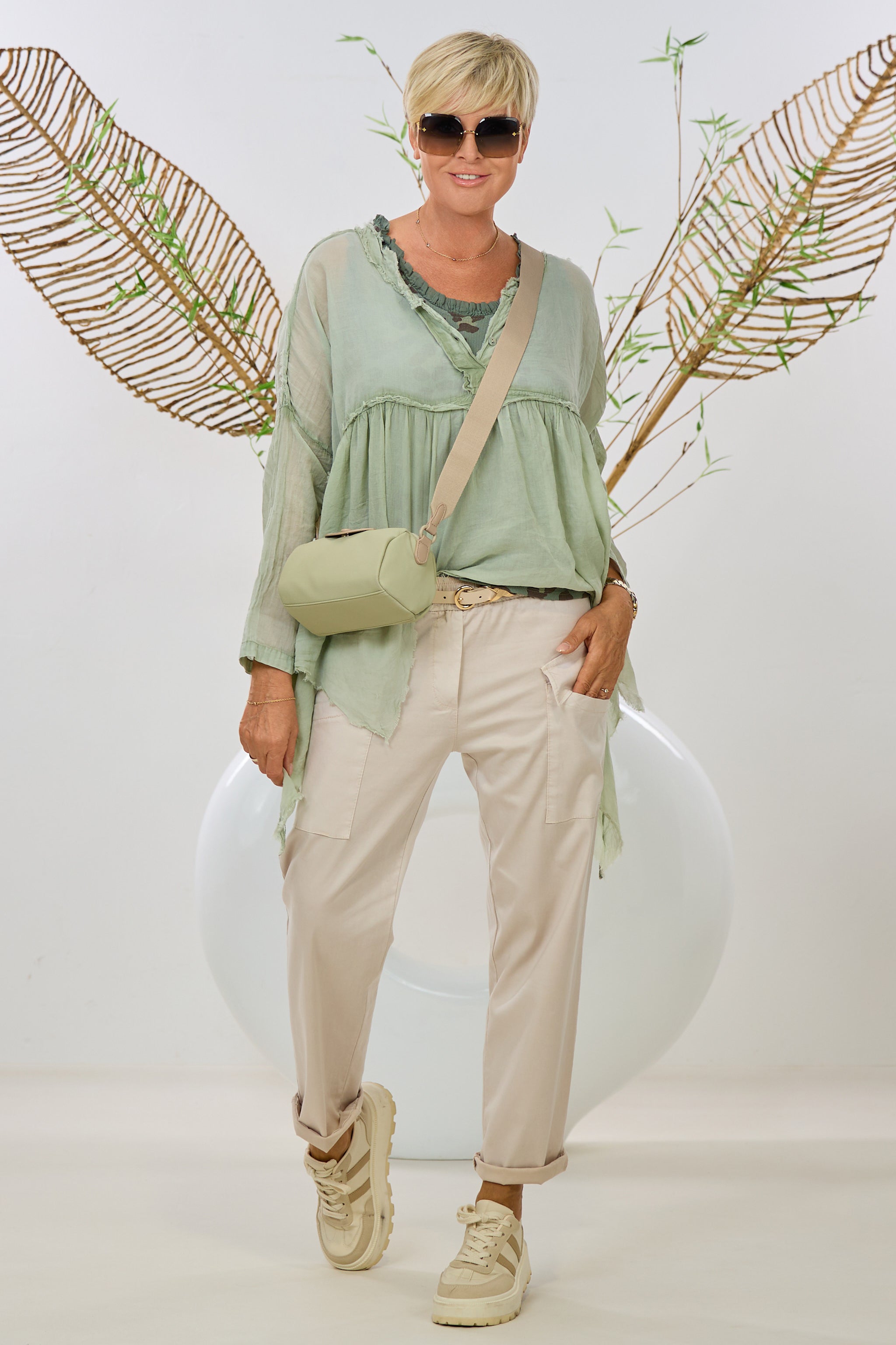 luftige Bluse mit seitlichen Zipfeln, khaki