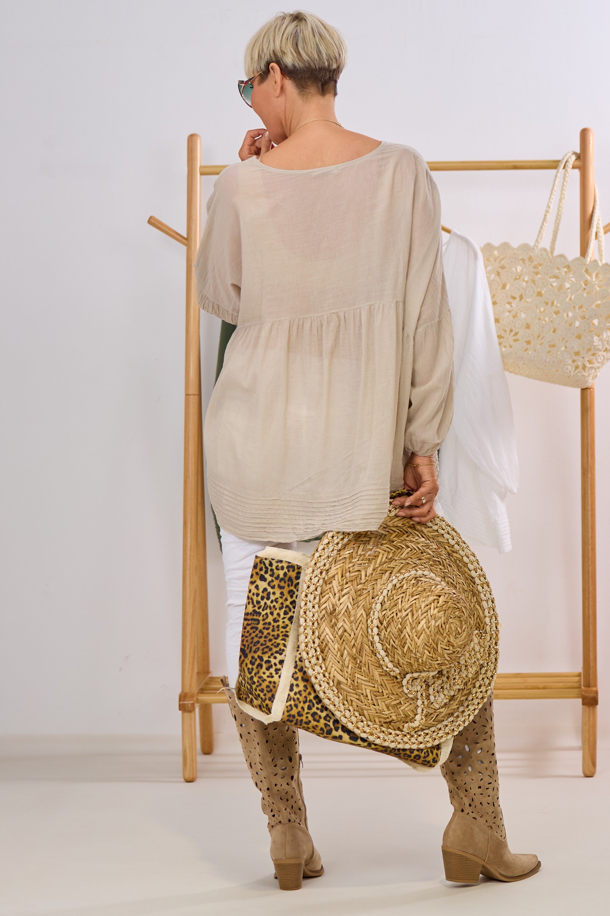 luftige Bluse mit V-Ausschnitt und langen Ärmeln, beige