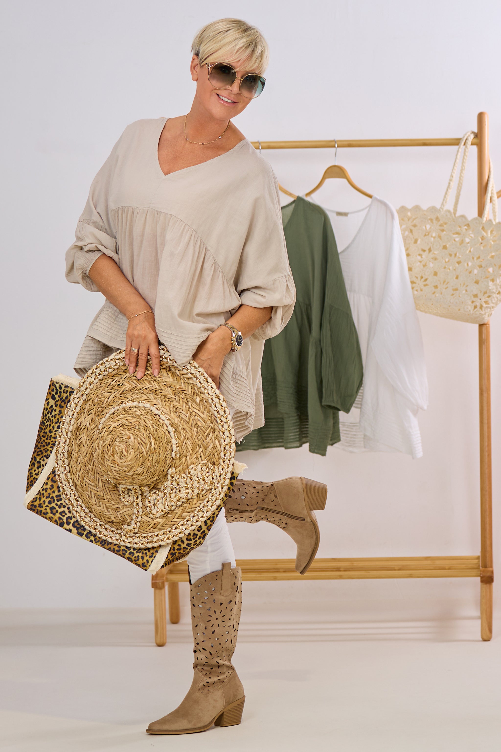 luftige Bluse mit V-Ausschnitt und langen Ärmeln, beige