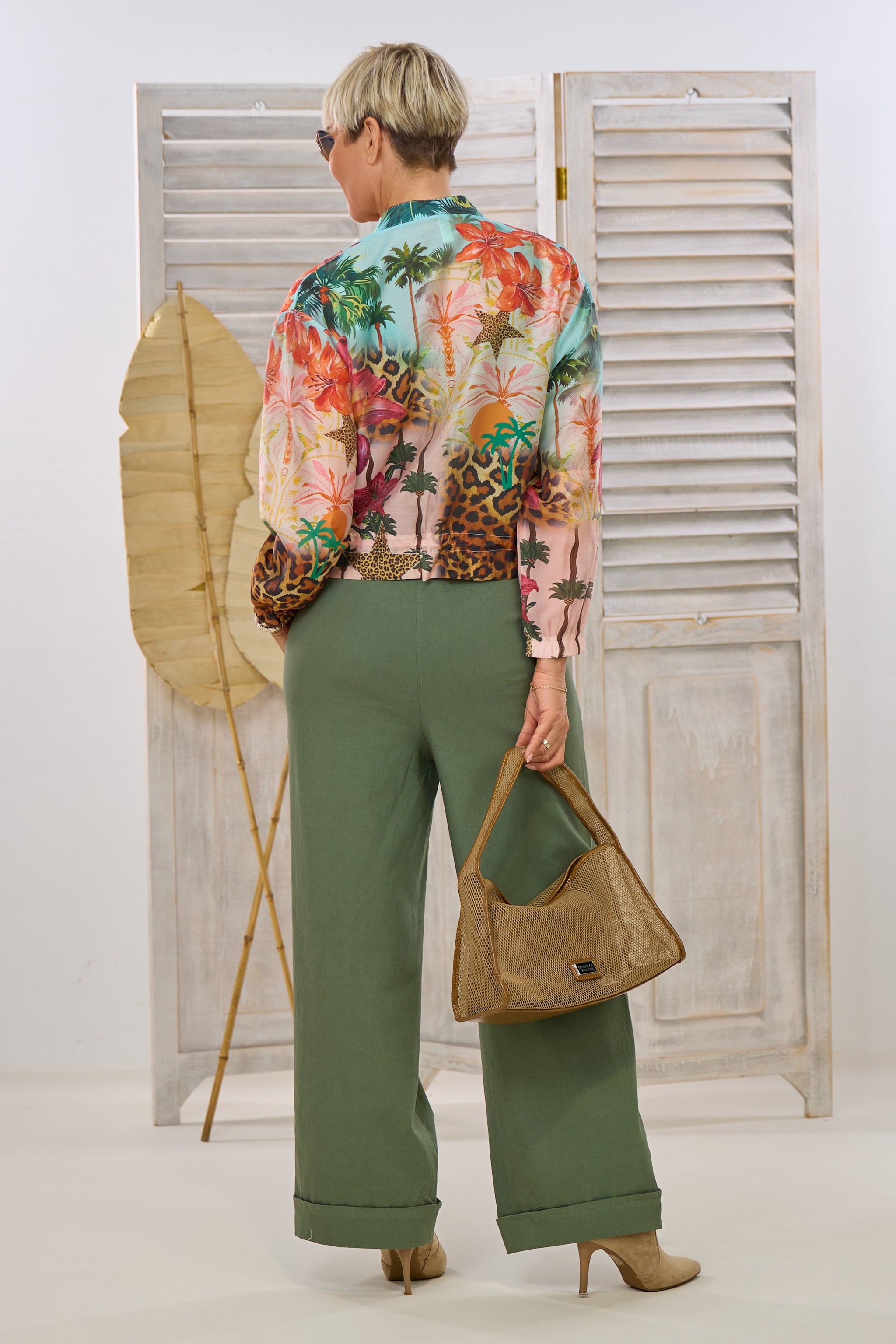 Leicht transparenter Blouson mit Kordelzug, bunt