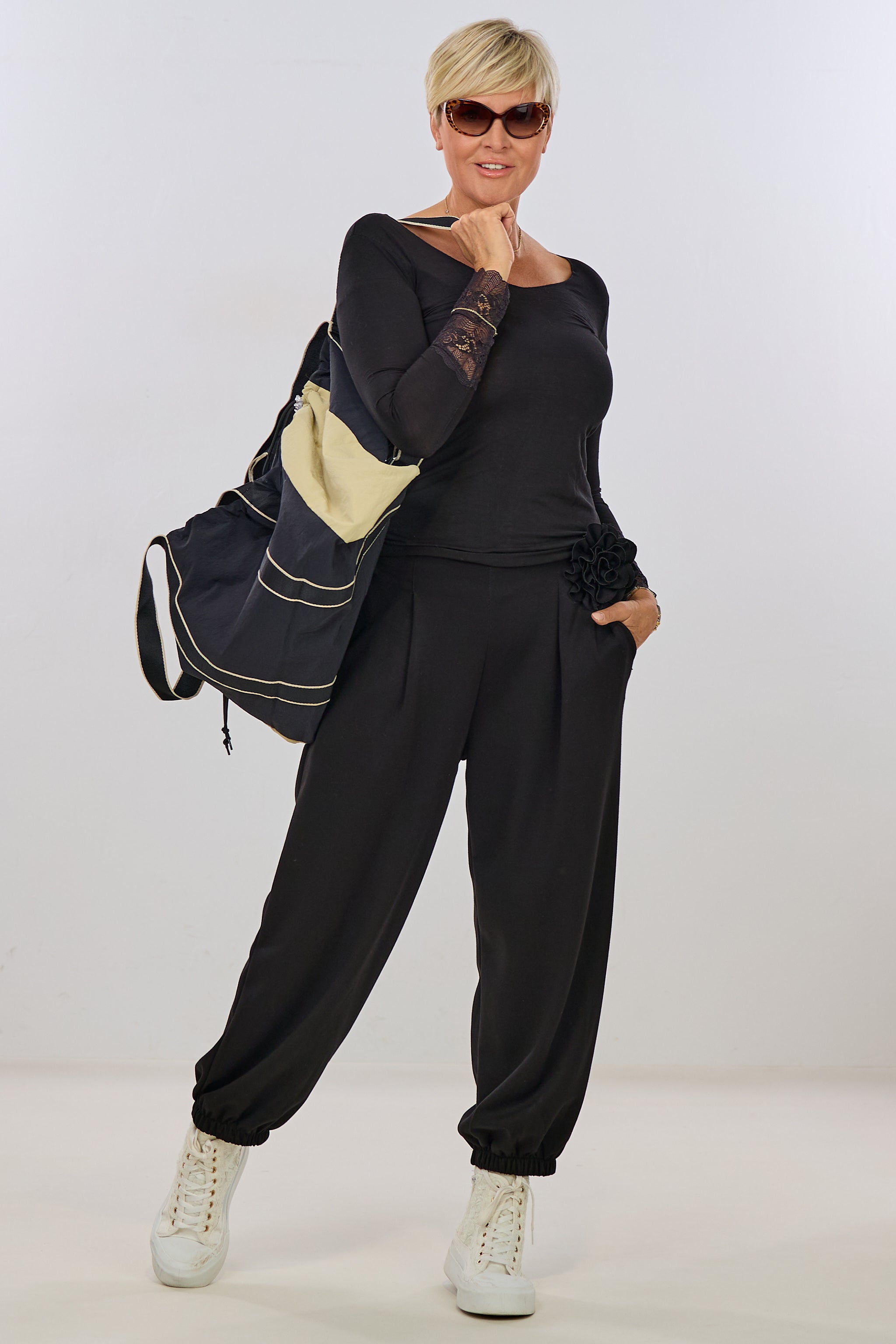 Longsleeve mit Spitze am Ärmel, schwarz