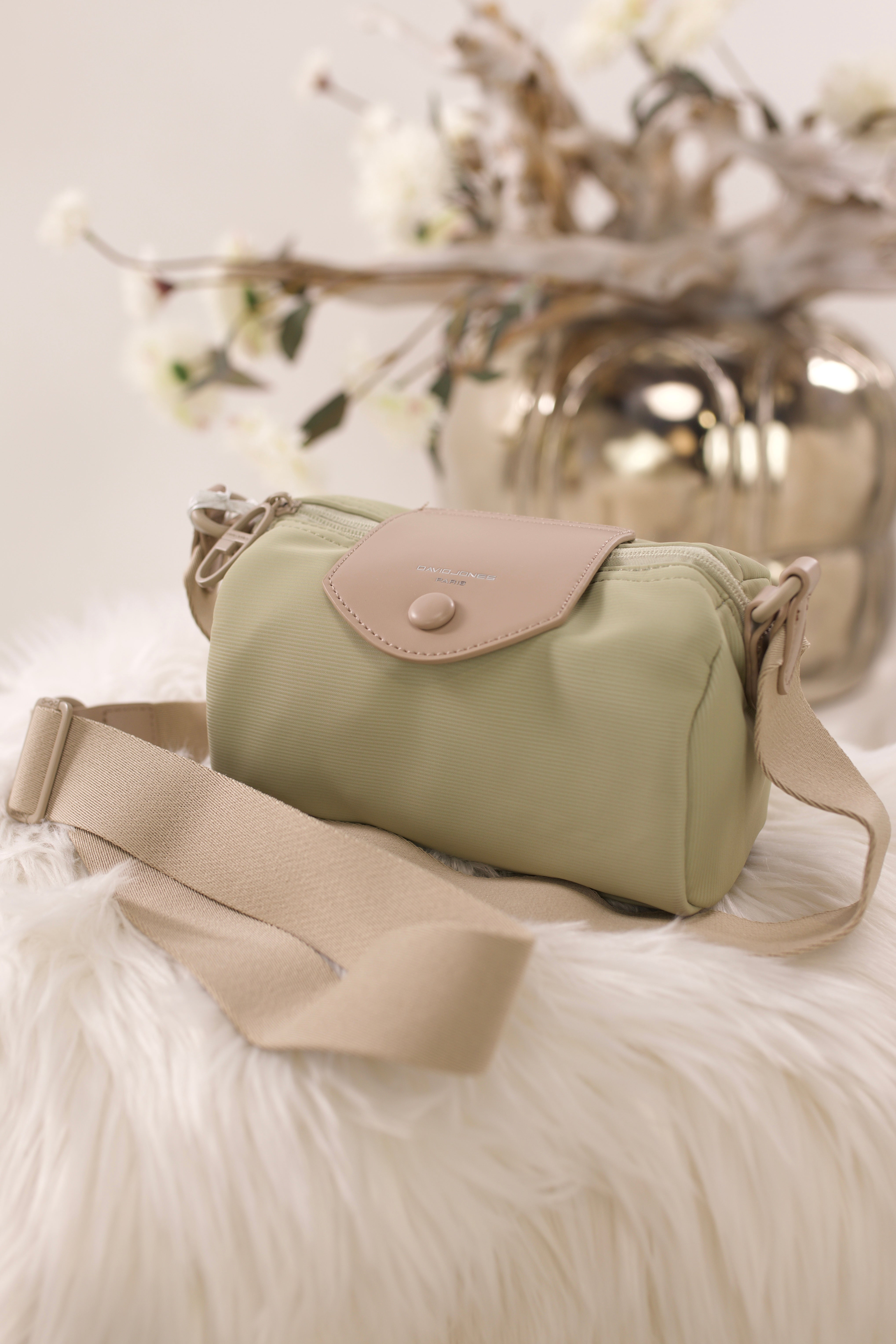 Kleine zylindrische Umhängetasche, lindgrün