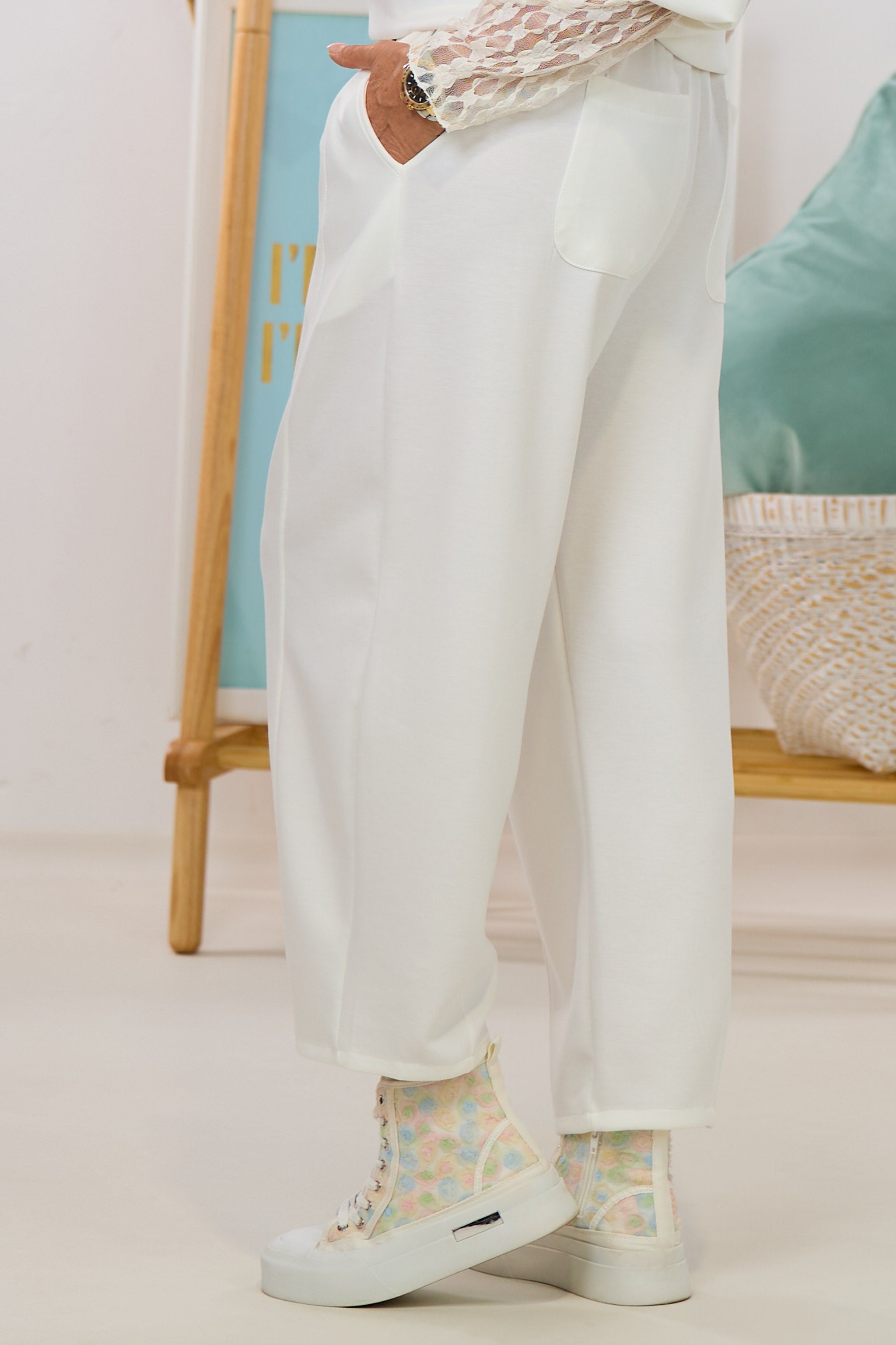 Weiche Hose mit Gürtel, ecru