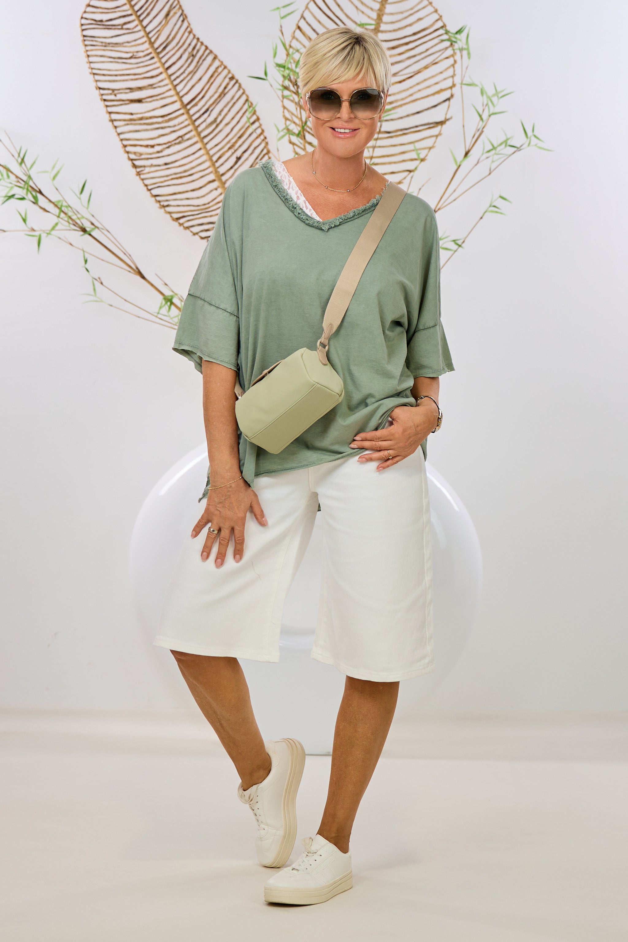 oversized T-Shirt mit ausgefranstem V-Ausschnitt, khaki