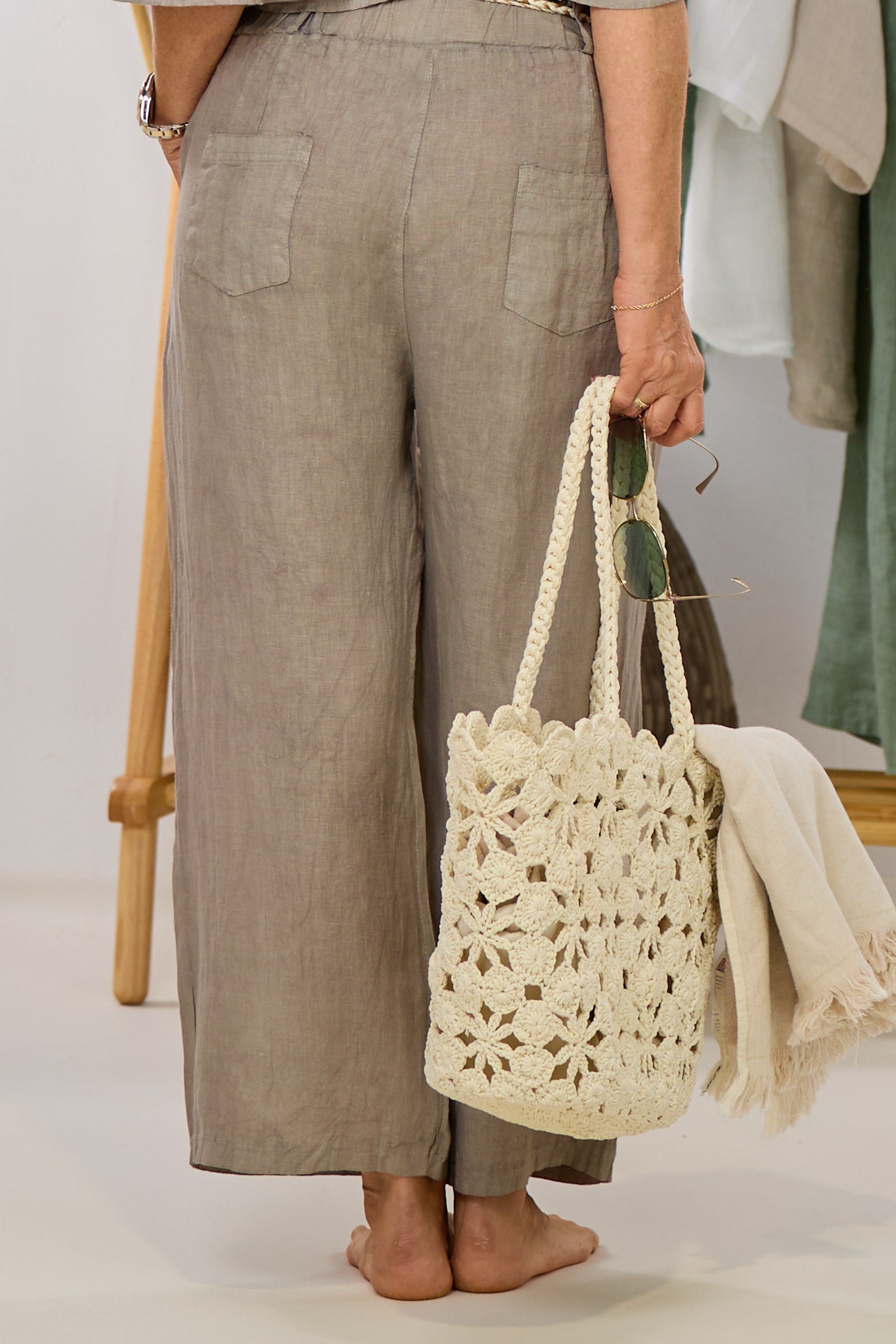 Leinenhose mit geflochtenem Gürtel, taupe