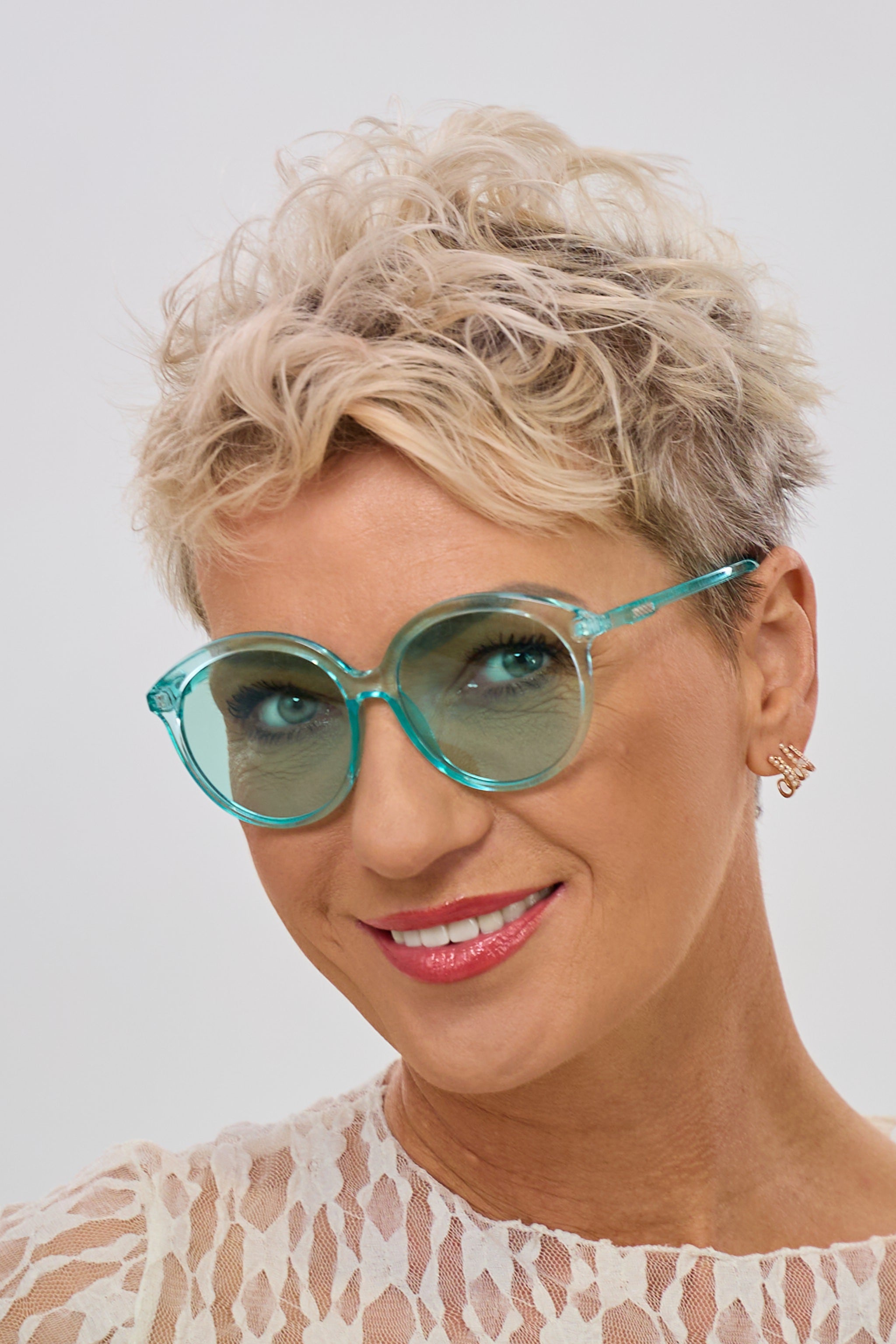 Elegante und stylische Sonnenbrille, mint