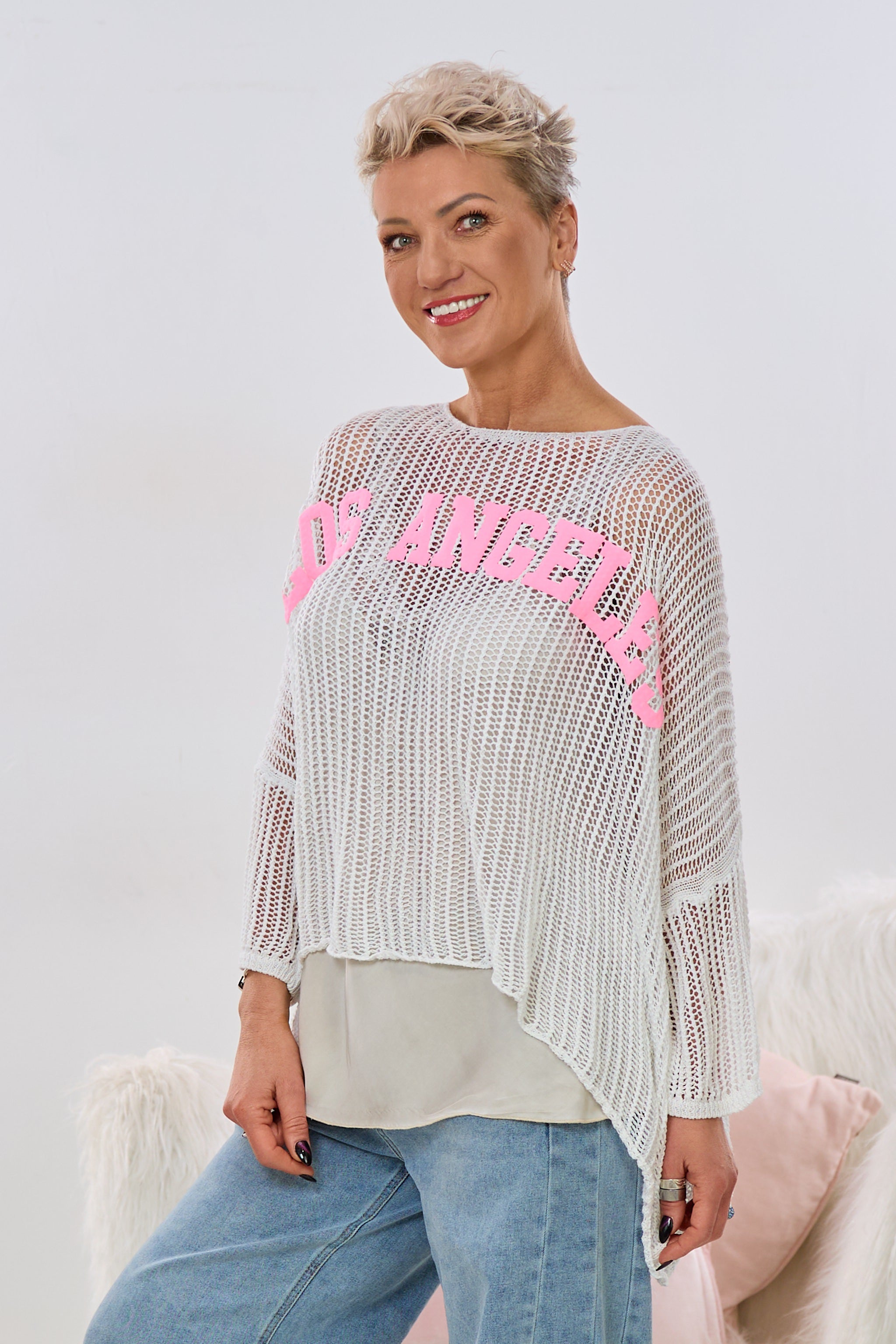 Strickpulli mit LOS ANGELES Flock, weiß-candy rosa