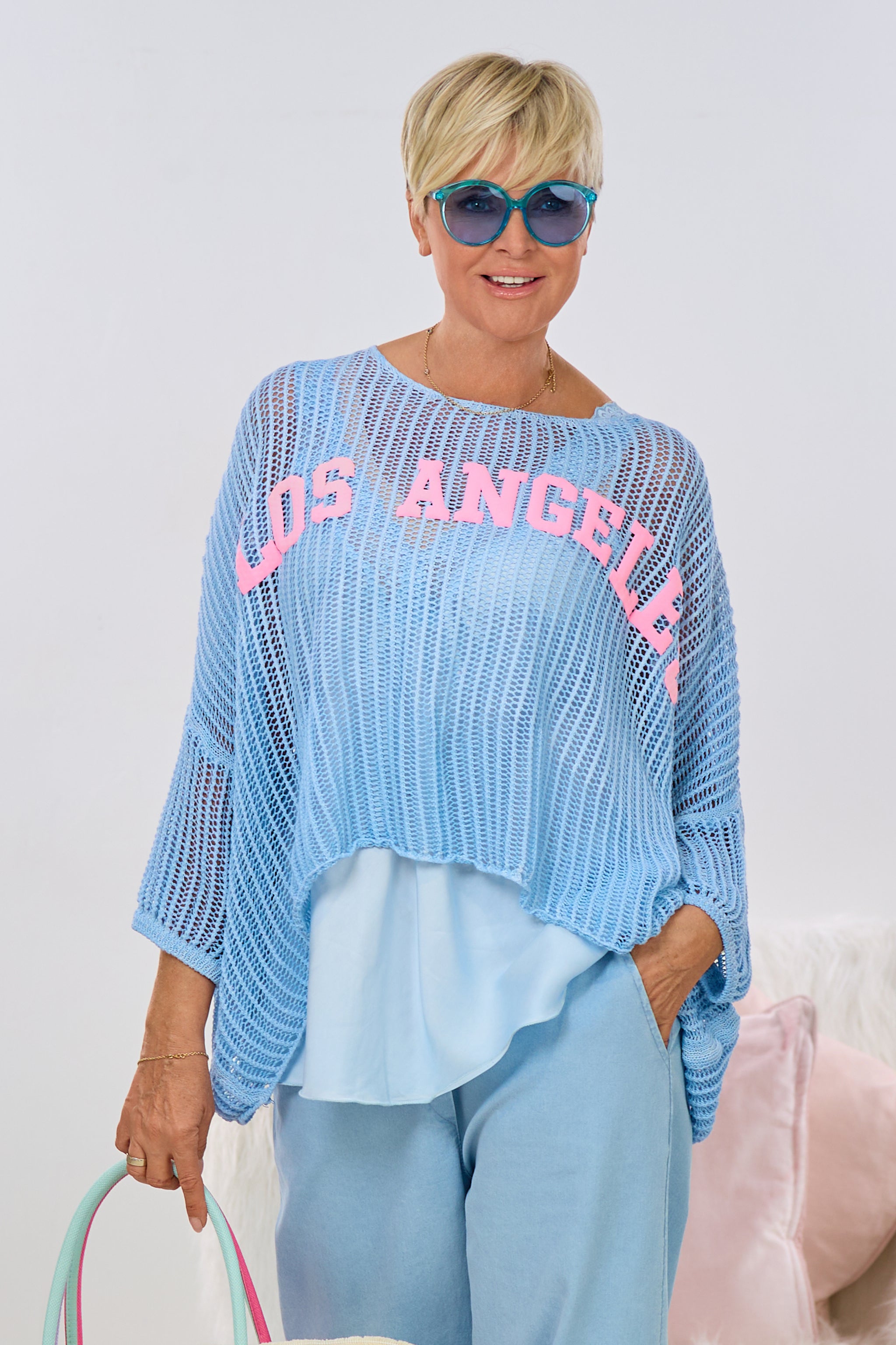Strickpulli mit LOS ANGELES Flock, blau-candy rosa