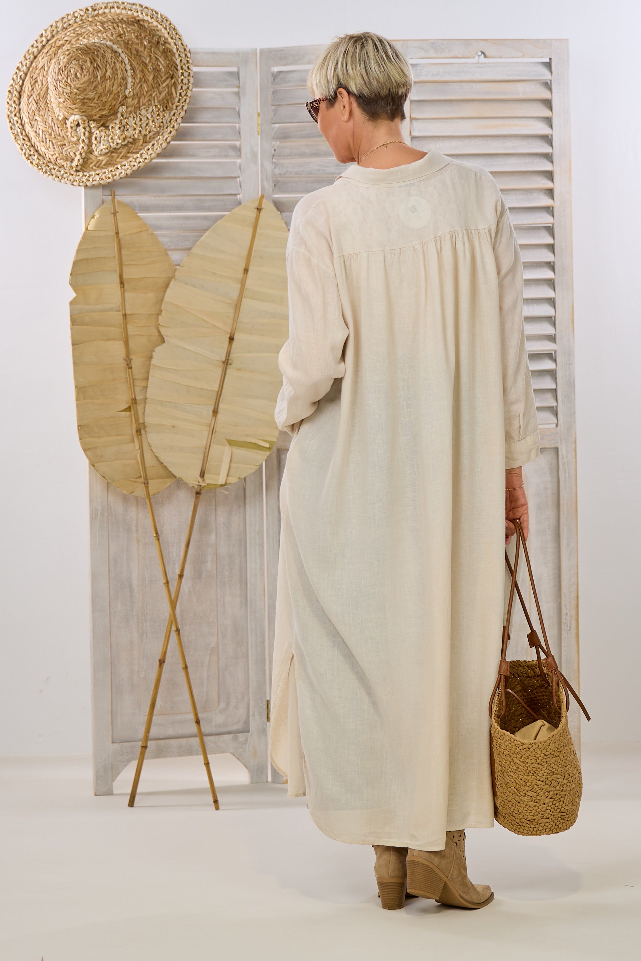 langes Hemdblusenkleid mit seitlichen Taschen, beige