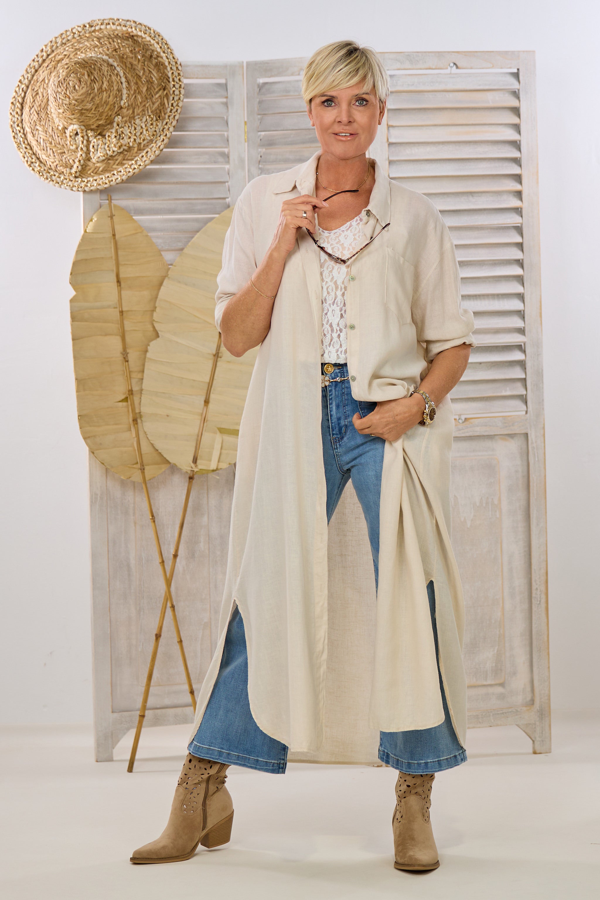 langes Hemdblusenkleid mit seitlichen Taschen, beige