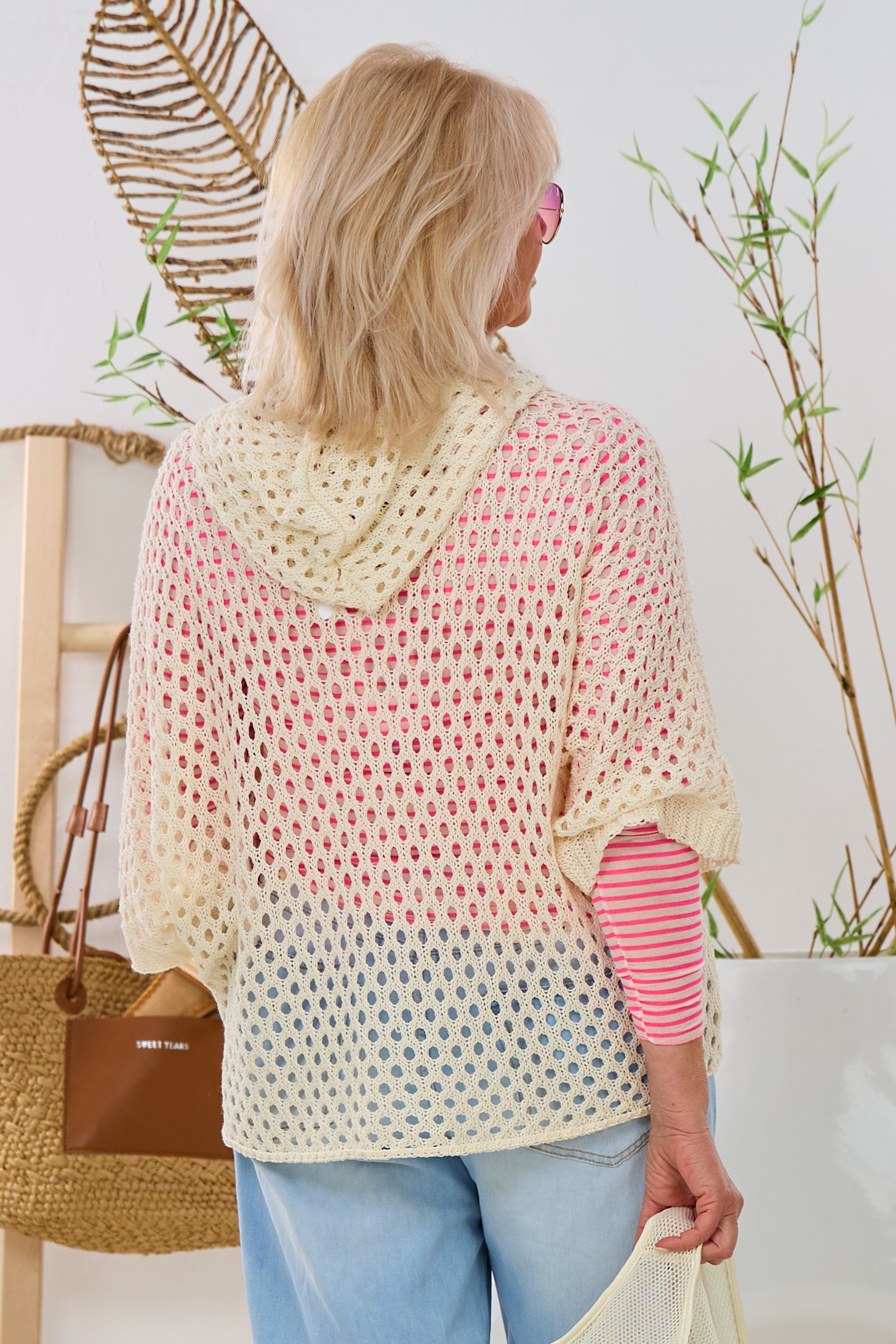 Strickpulli mit Kapuze, creme-neon pink