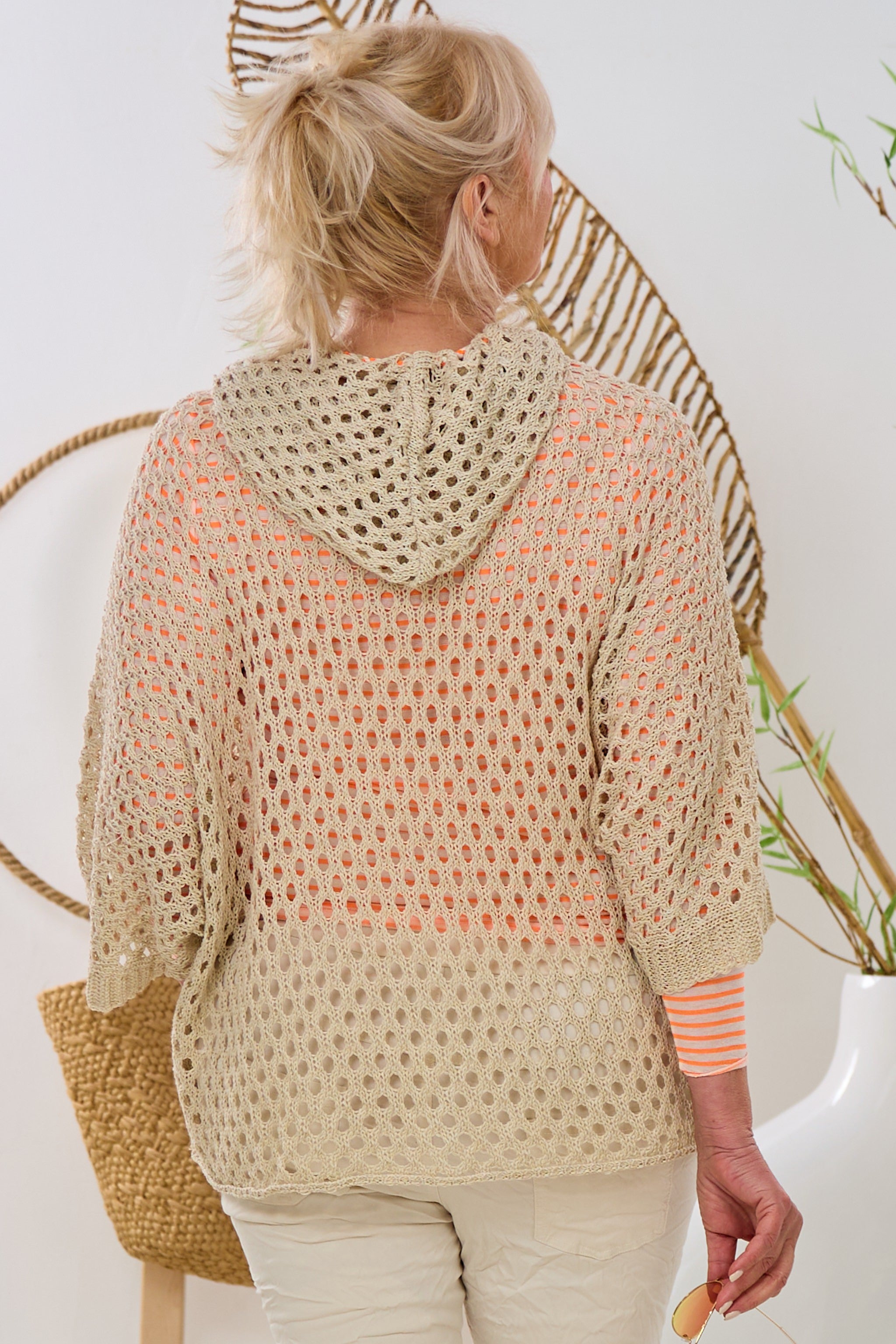 Strickpulli mit Kapuze, beige-neon orange