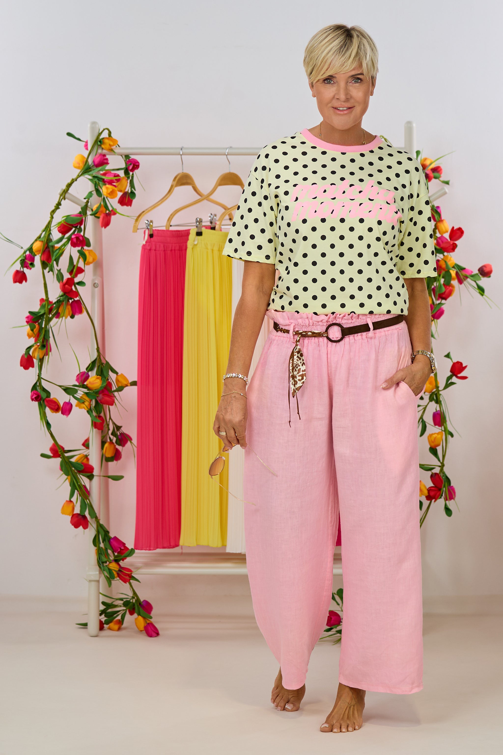 Weite Leinenhose mit besonderem Gürtel, rosa