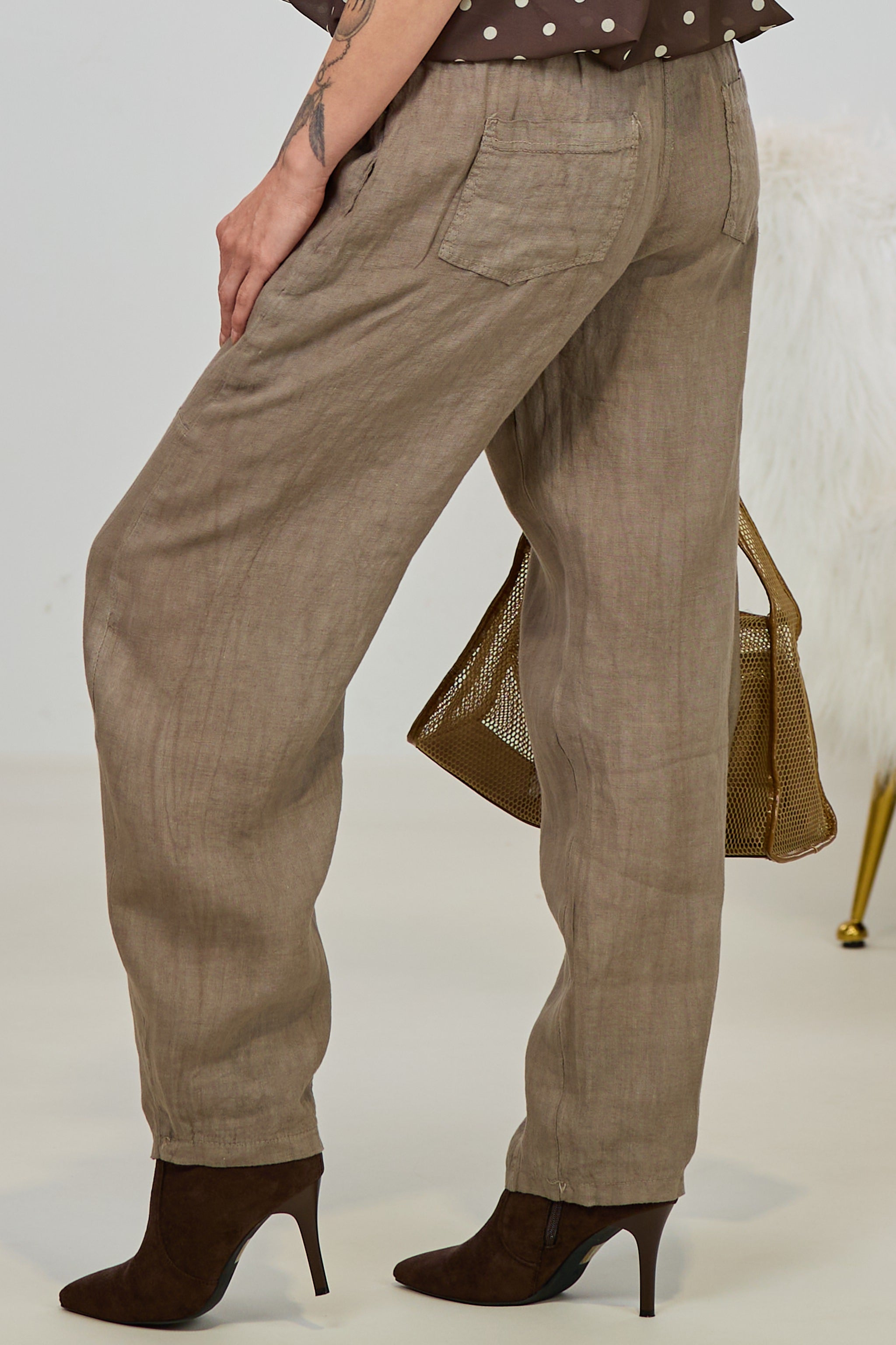 Leinenhose mit Ziernähten, taupe