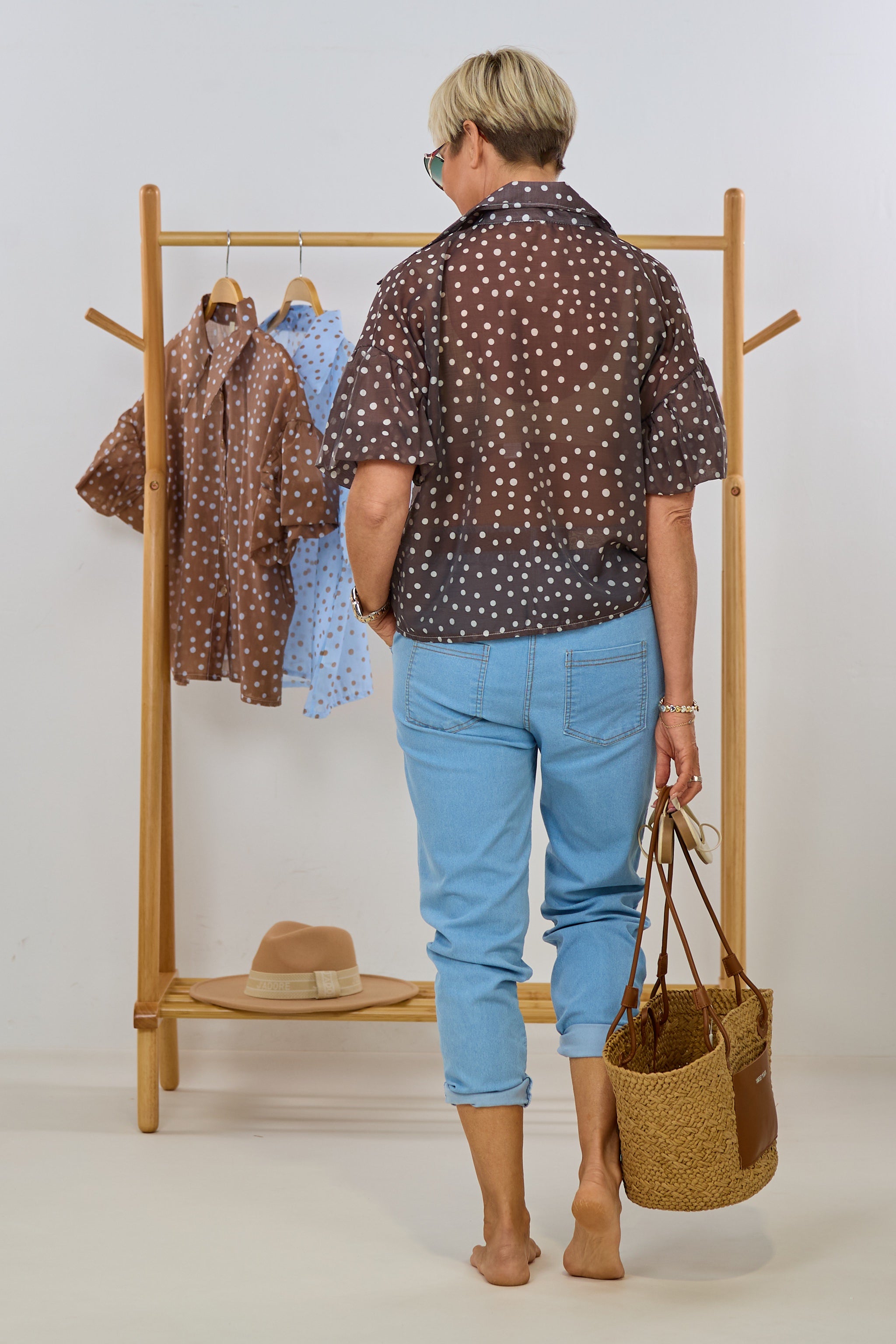 Gepunktete Bluse mit "Puff-Ärmeln", braun-beige