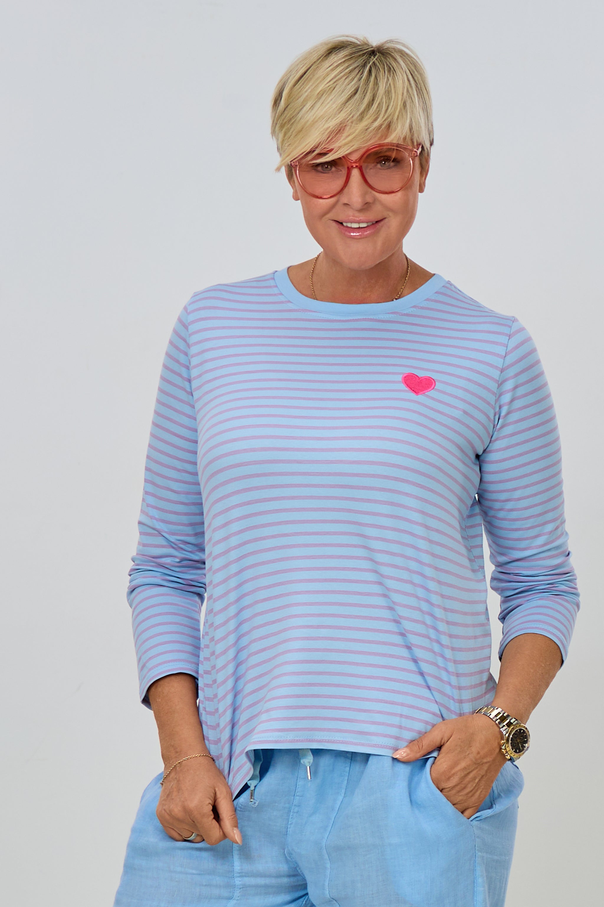 Geringeltes Shirt mit Herz, hellblau-flieder