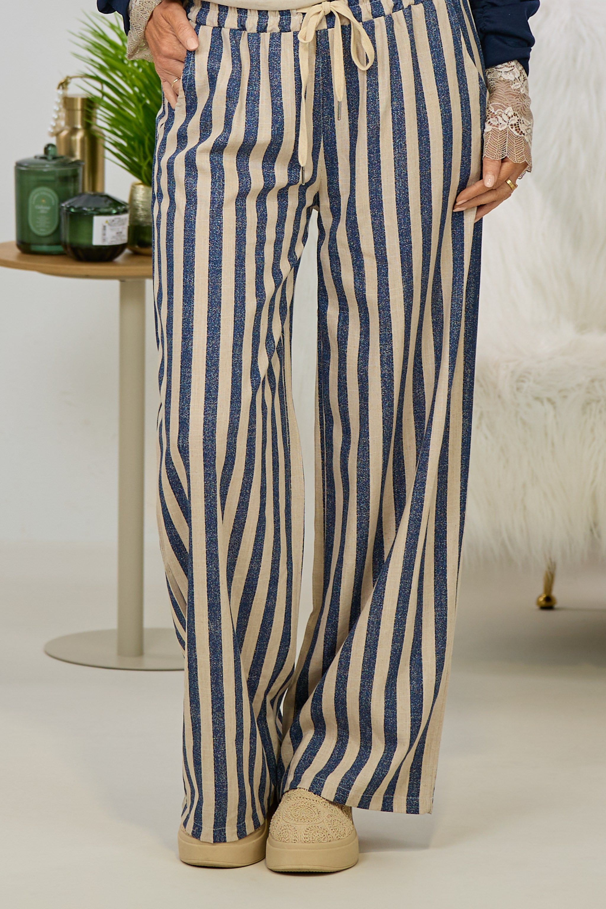 Weite Halbleinenhose mit Streifen, beige-blau