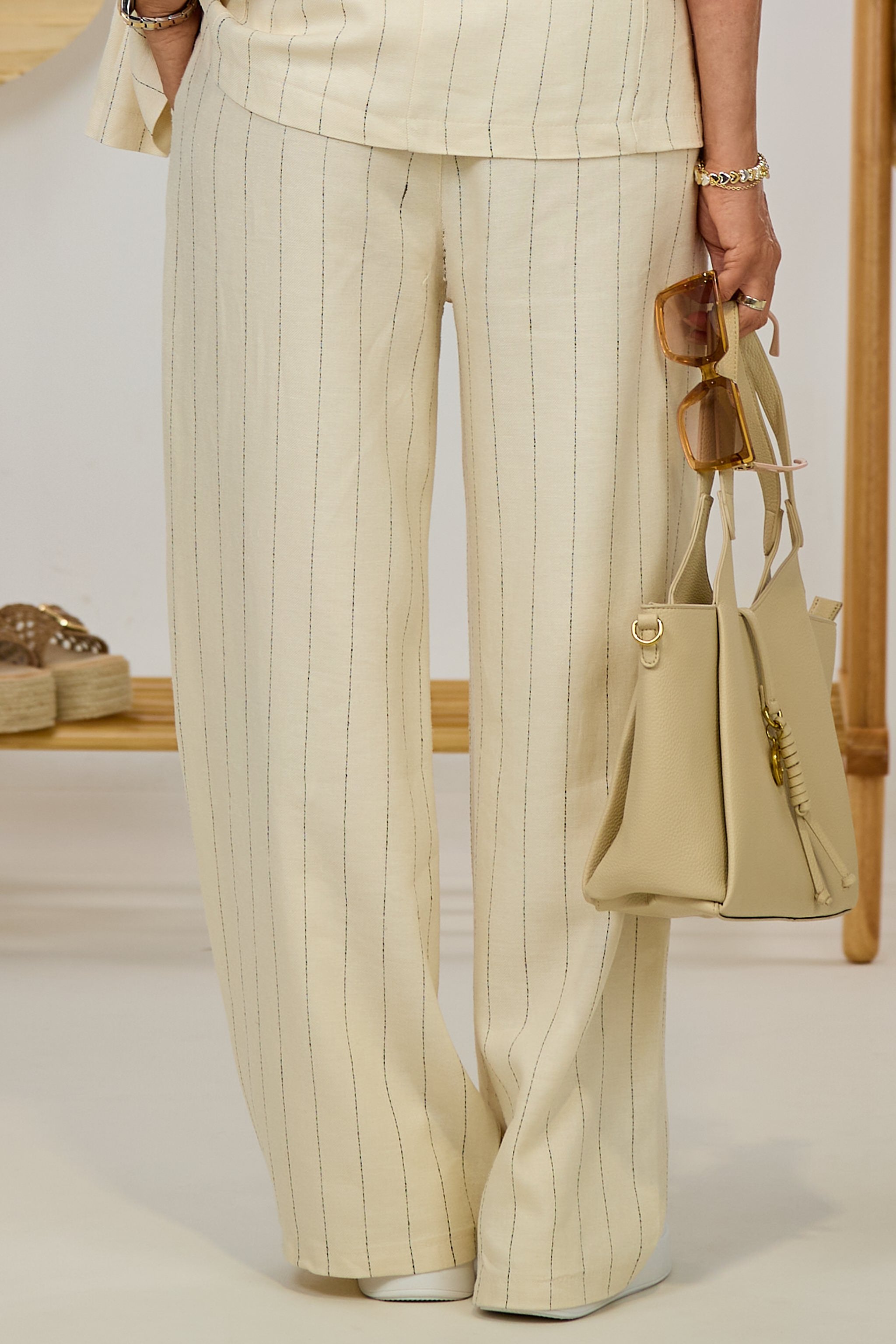 Weite Hose mit Nadelstreifen, creme-schwarz