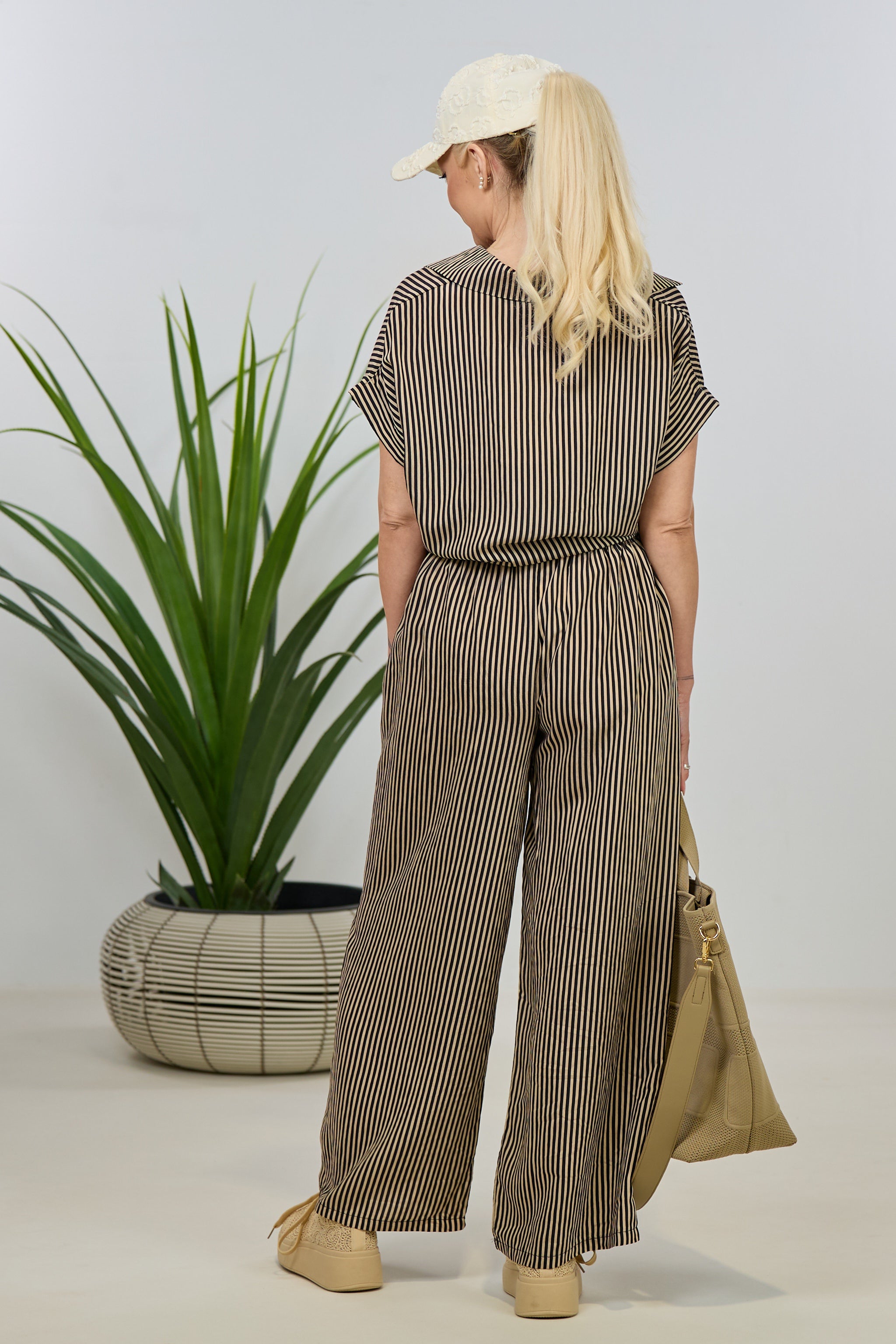gestreifte kurzarm Bluse, schwarz-taupe