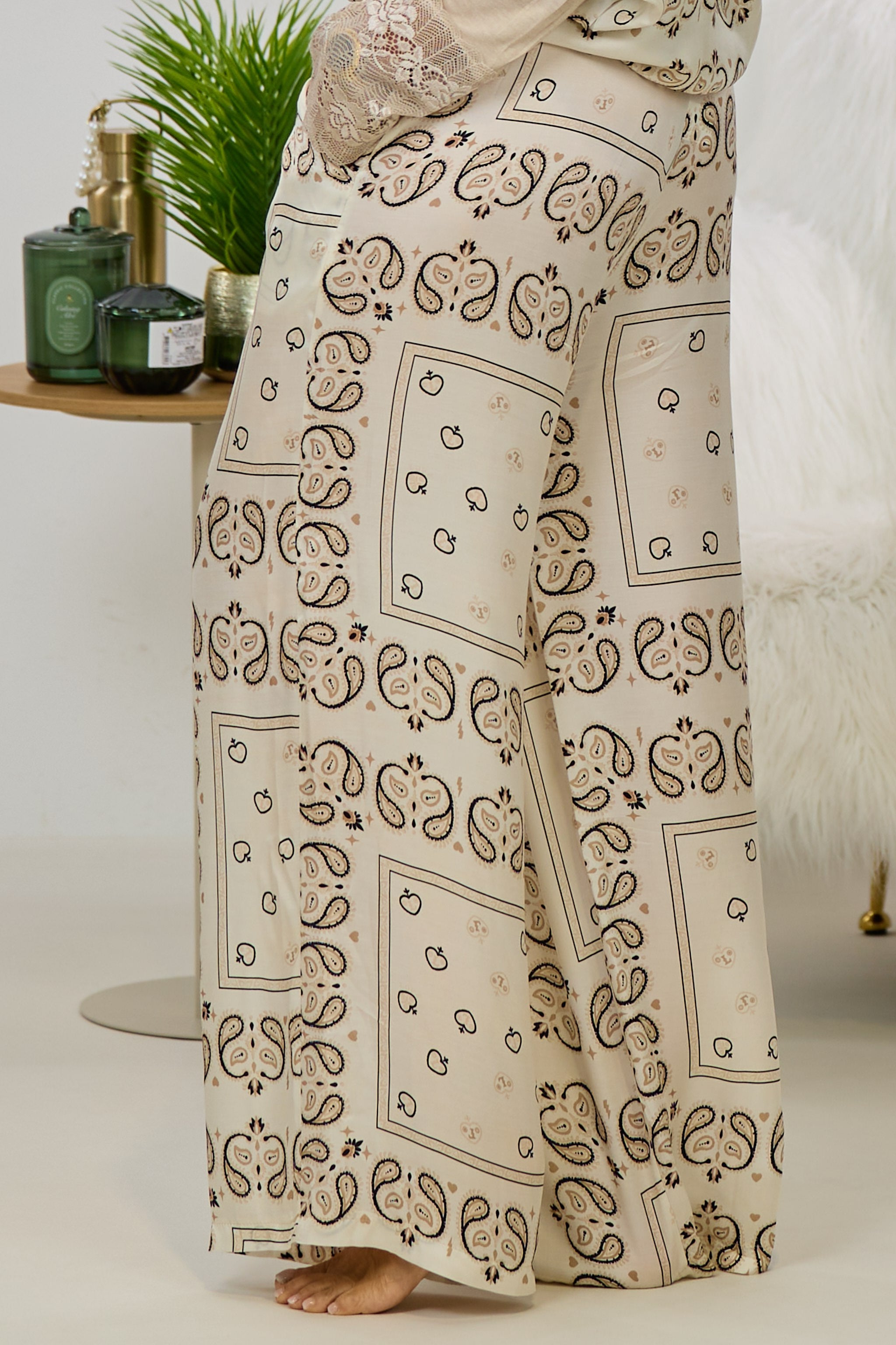 Seidige Stoffhose mit Fantasy-Muster, creme-taupe