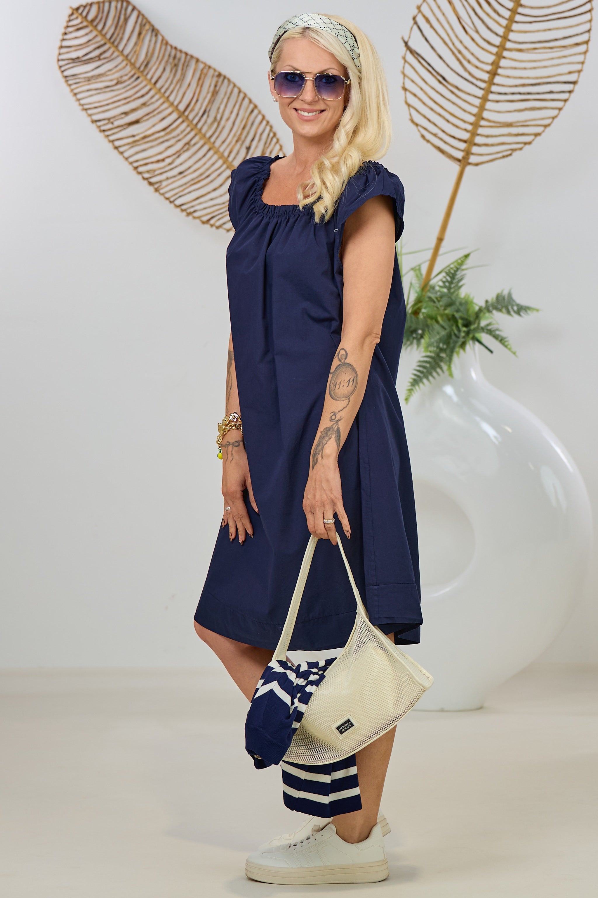Kleidchen mit Carmen-Ausschnitt, dunkelblau