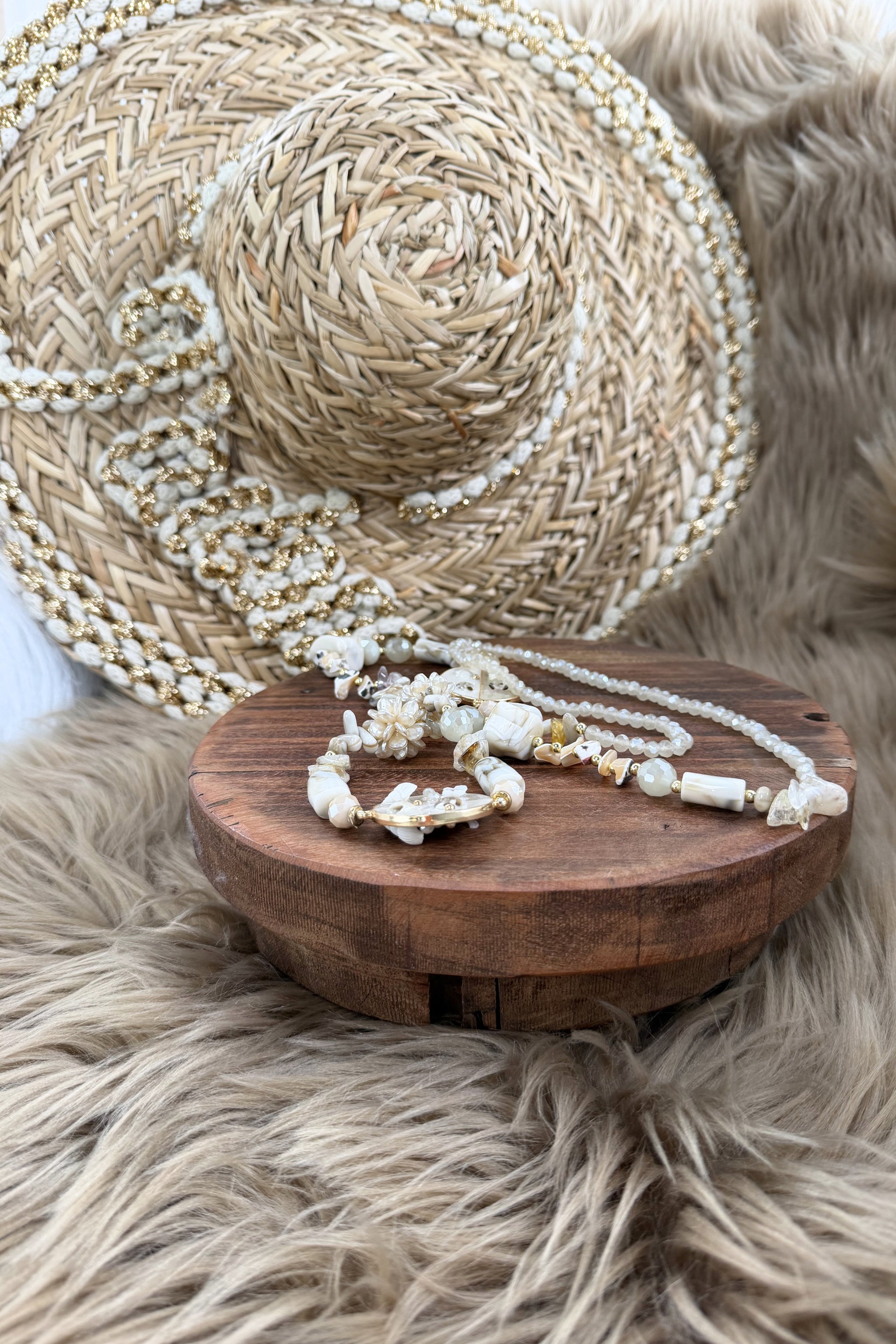 lange Kette mit "Fimo"-Elementen, perlmutt-beige