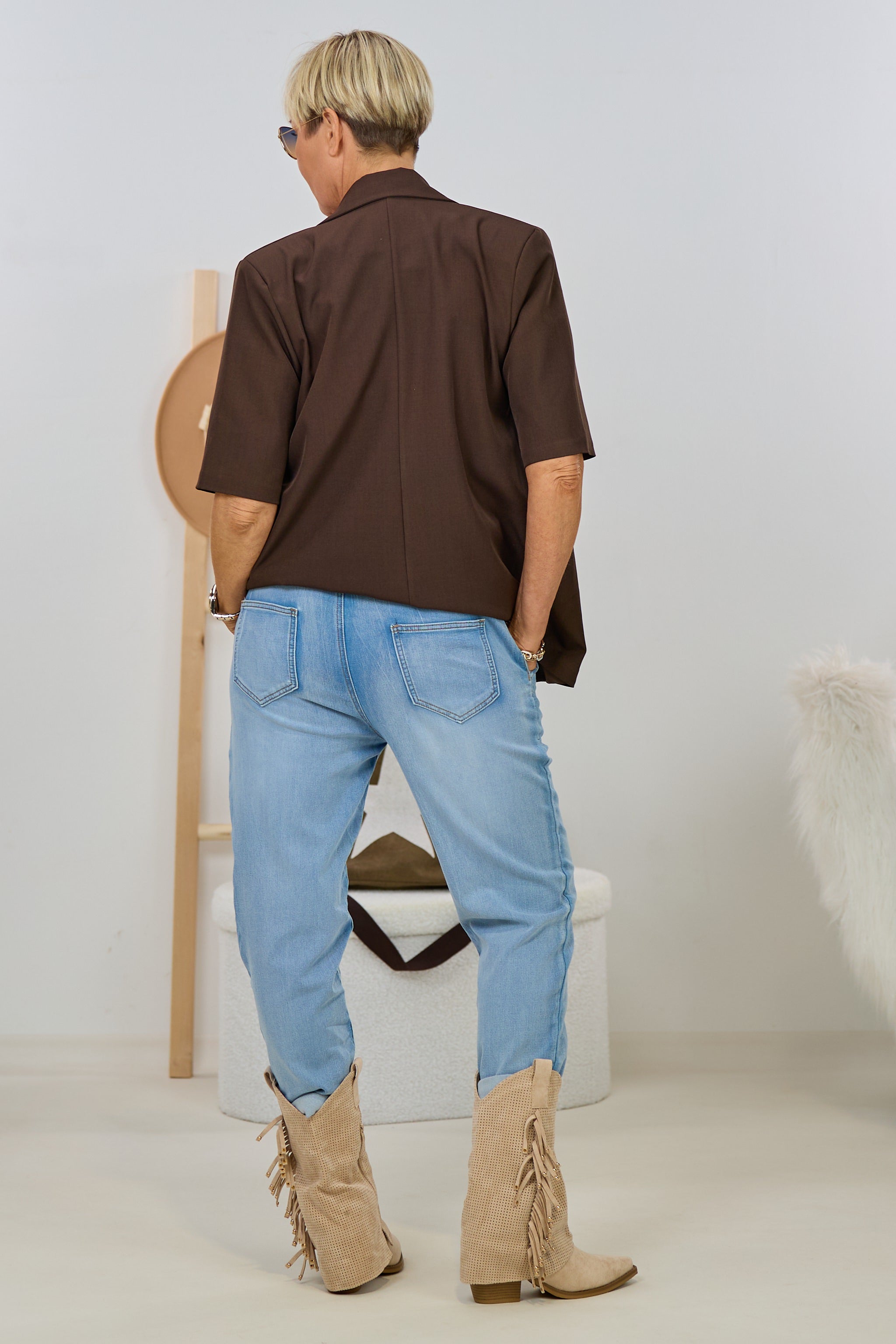 Leichte Jeans mit Zierknöpfen, hell denim
