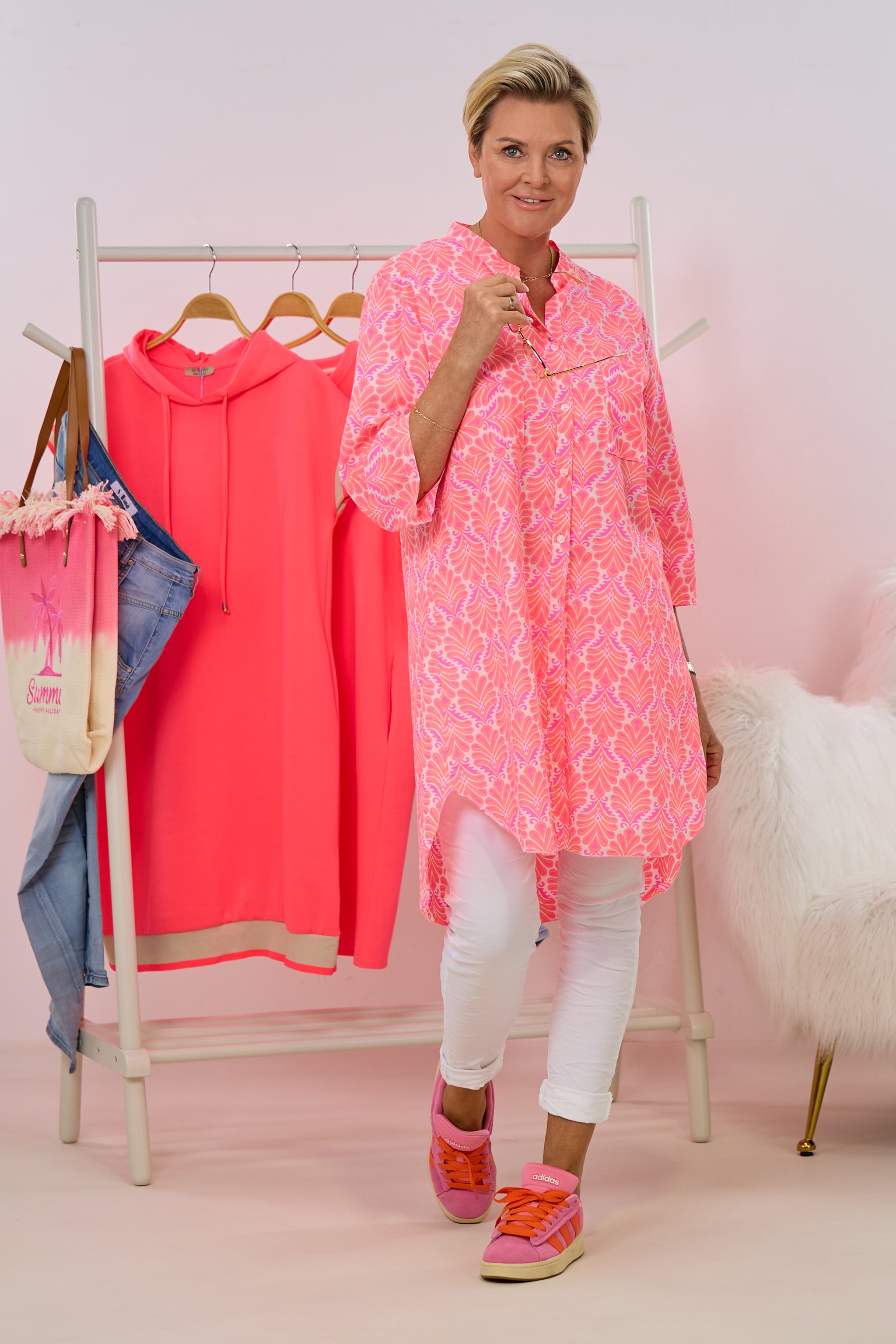 Kleid/Tunika mit Fantasy-Print, neon apricot-pink