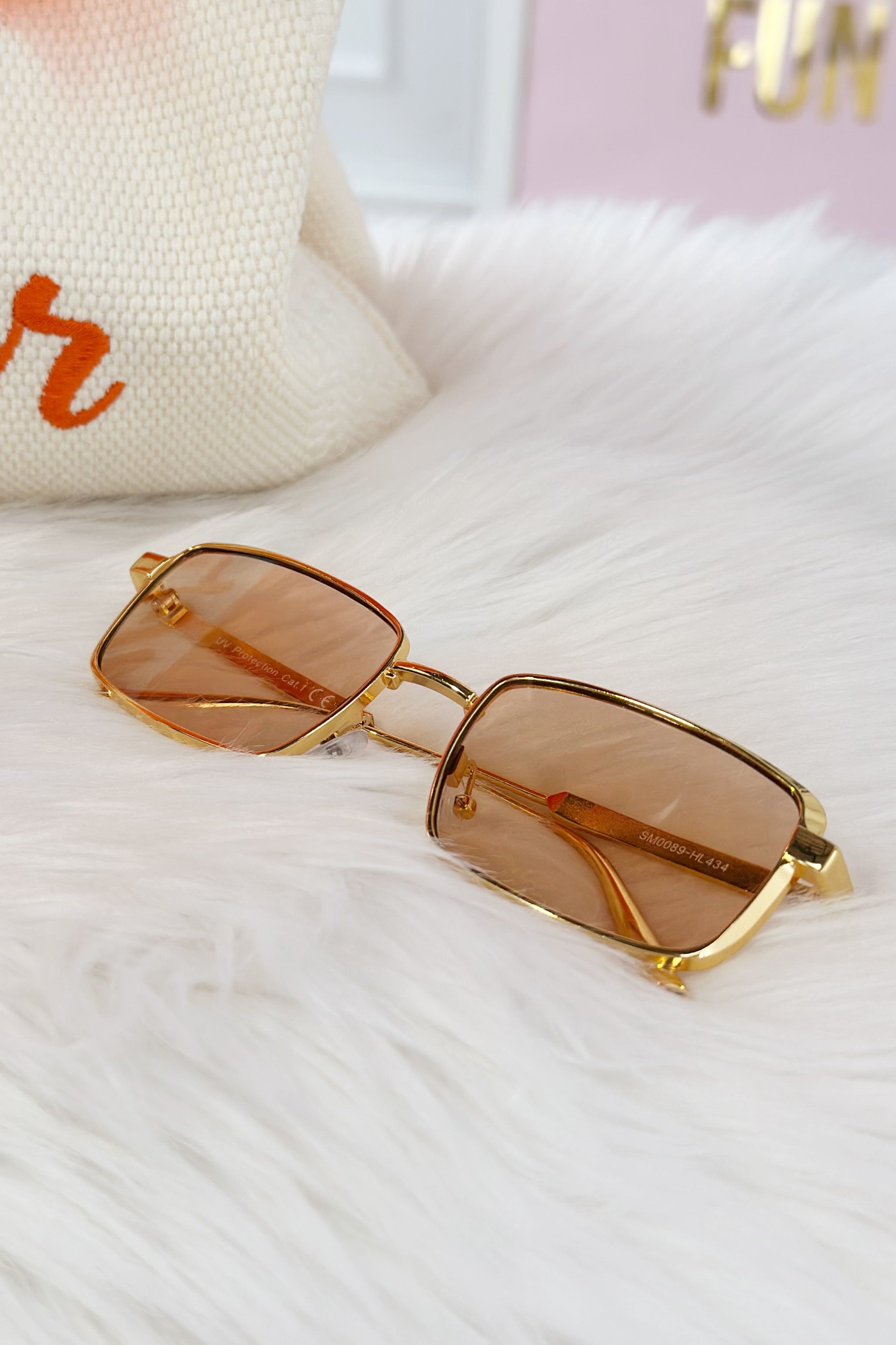 Eckige Sonnenbrille mit Metallbügel, gold-orange