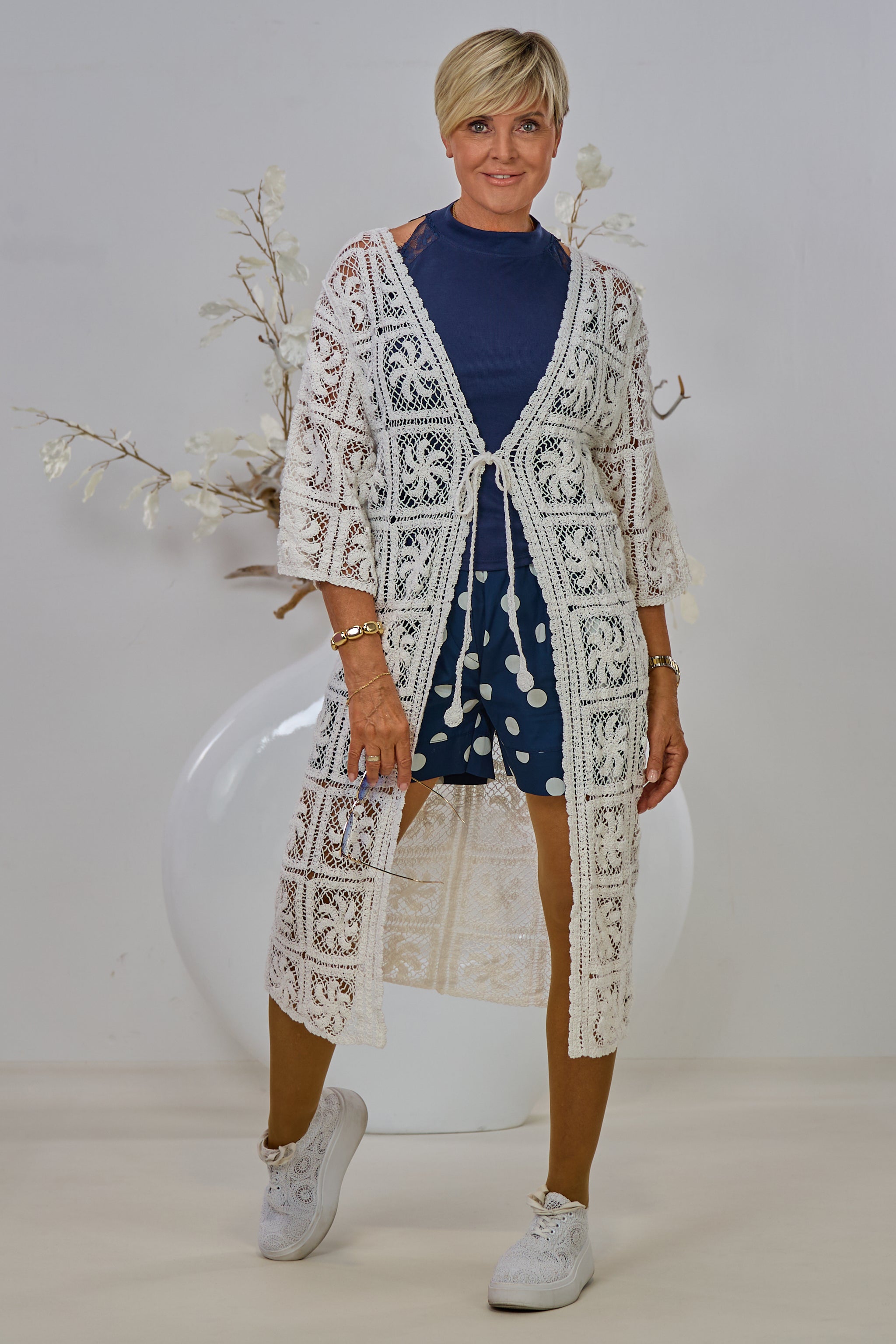 Lange Häkel-Strickjacke, weiß