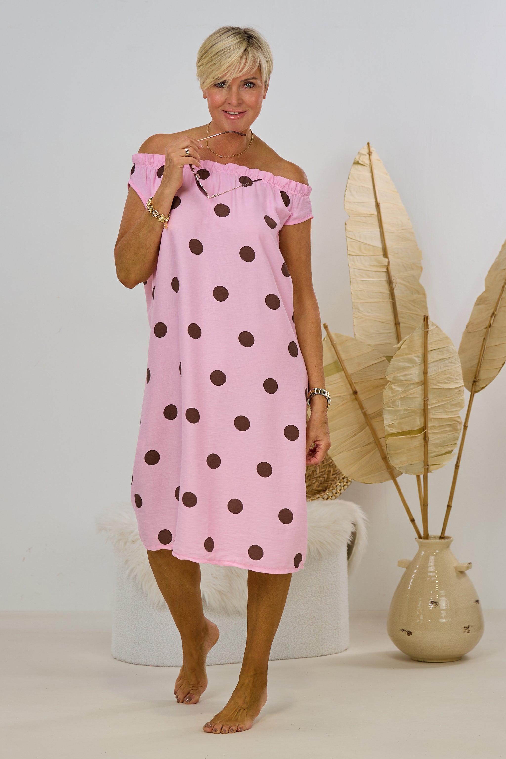 Kleidchen mit Punkten, rosa-braun