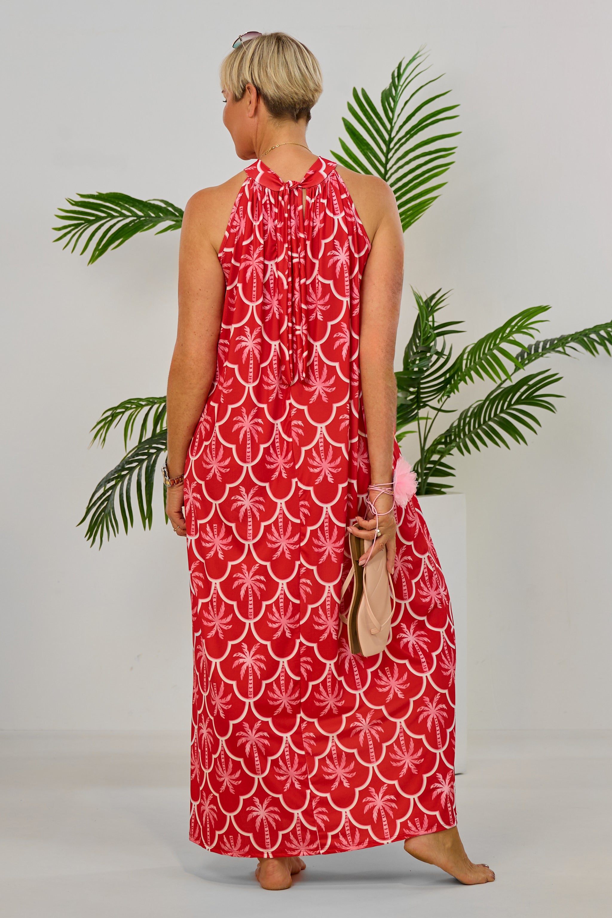 langes Neckholder Kleid mit Palmen, rot-rosa