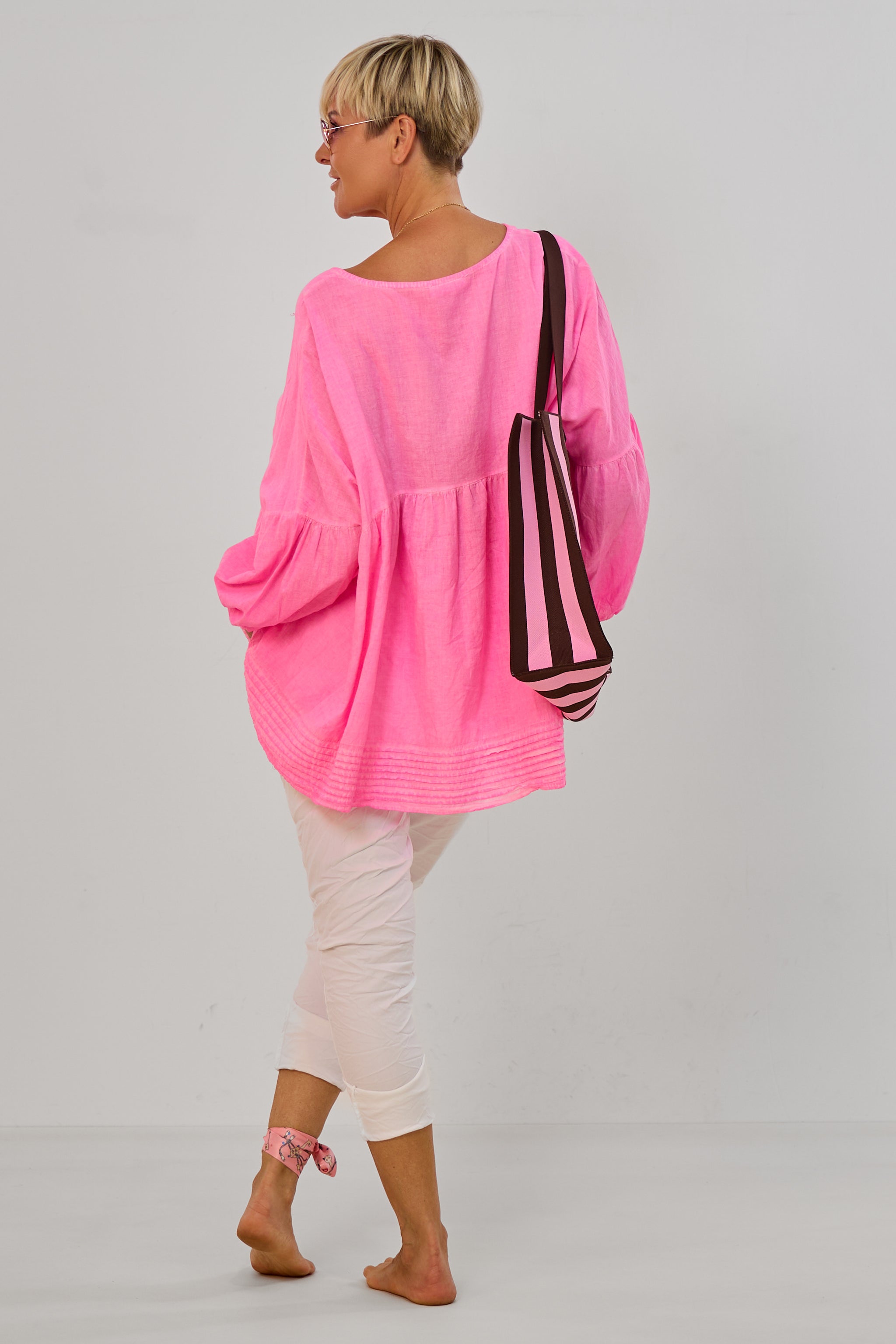 luftige Bluse mit V-Ausschnitt und langen Ärmeln, neon pink
