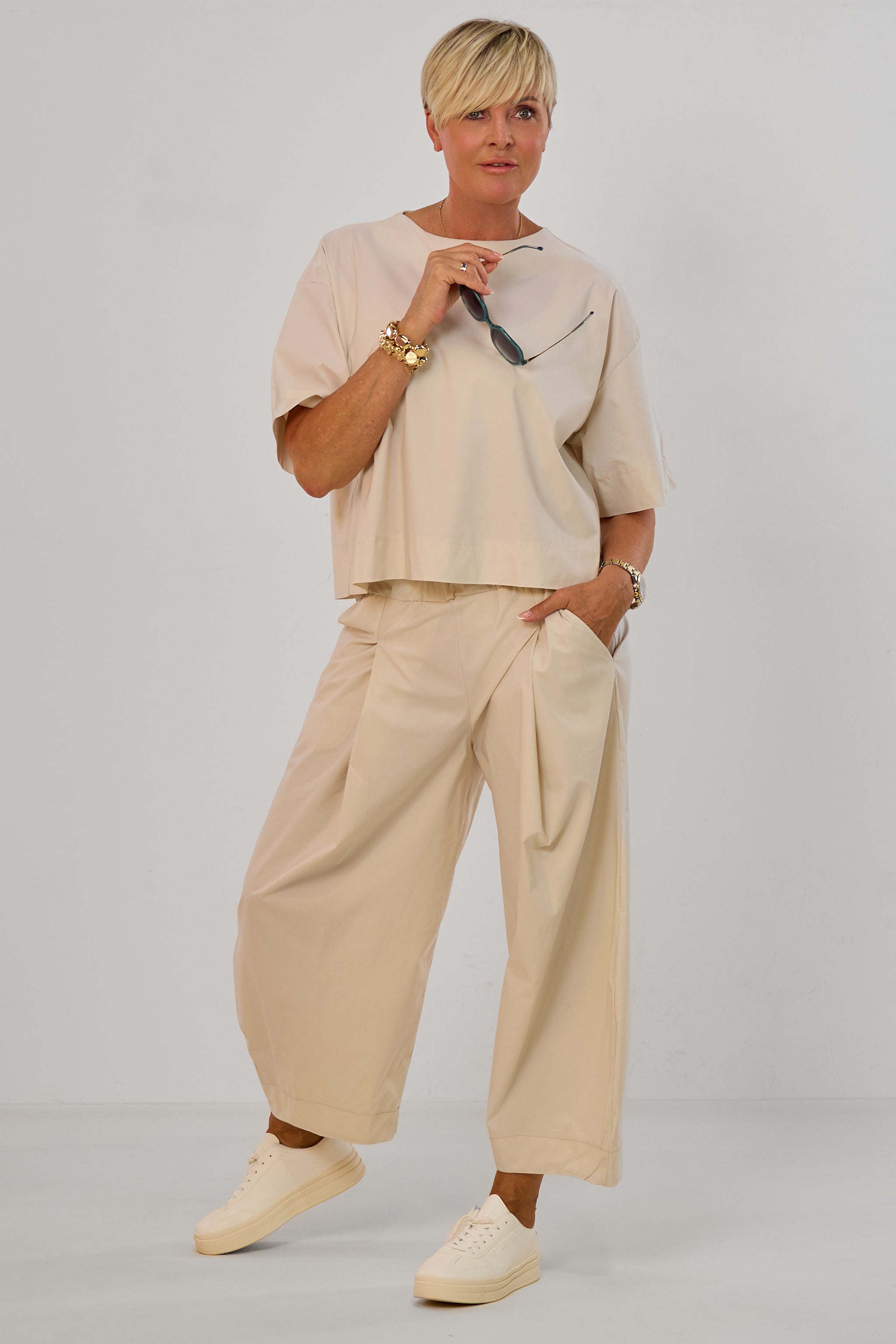 Leichte Hose mit Bundfalten, beige