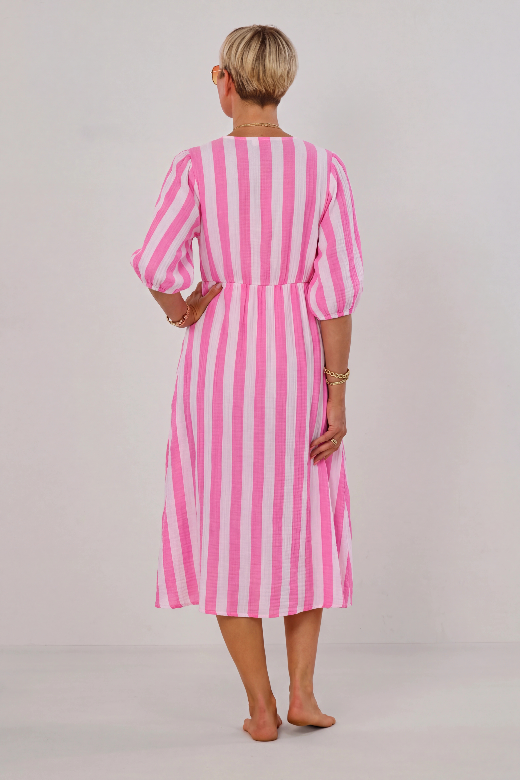 Musselin Kleid mit V-Ausschnitt, pink-weiß