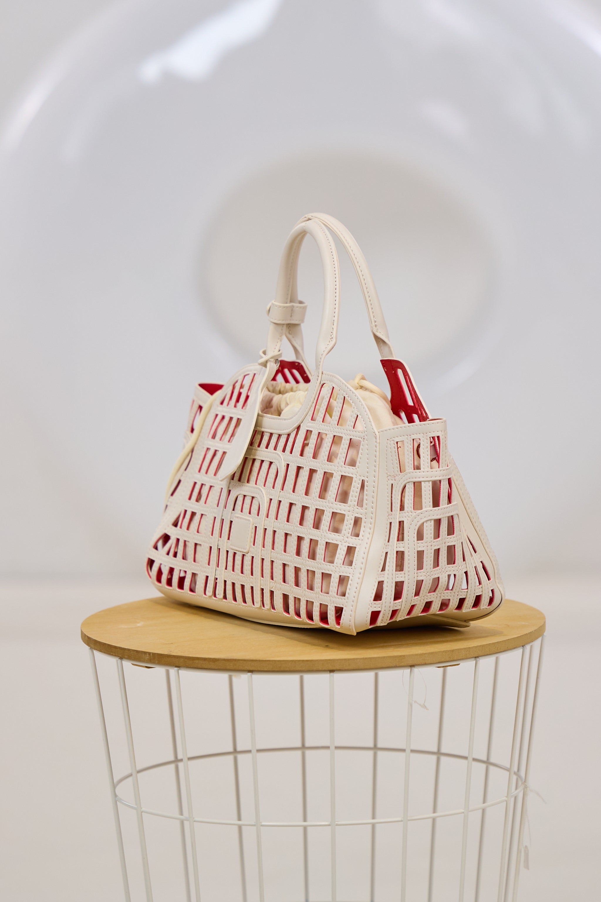 Henkeltasche mit Stoffbeutel, creme-rot