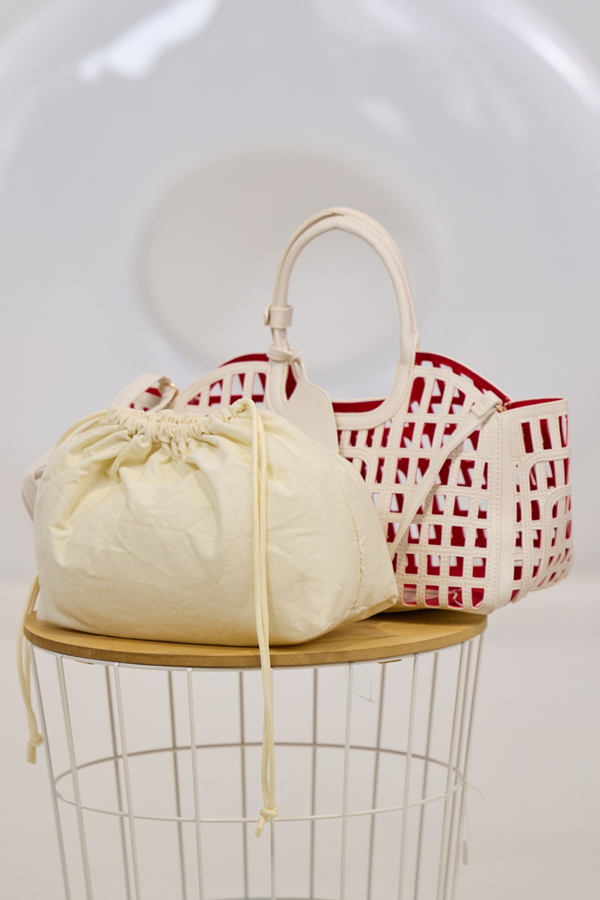 Henkeltasche mit Stoffbeutel, creme-rot