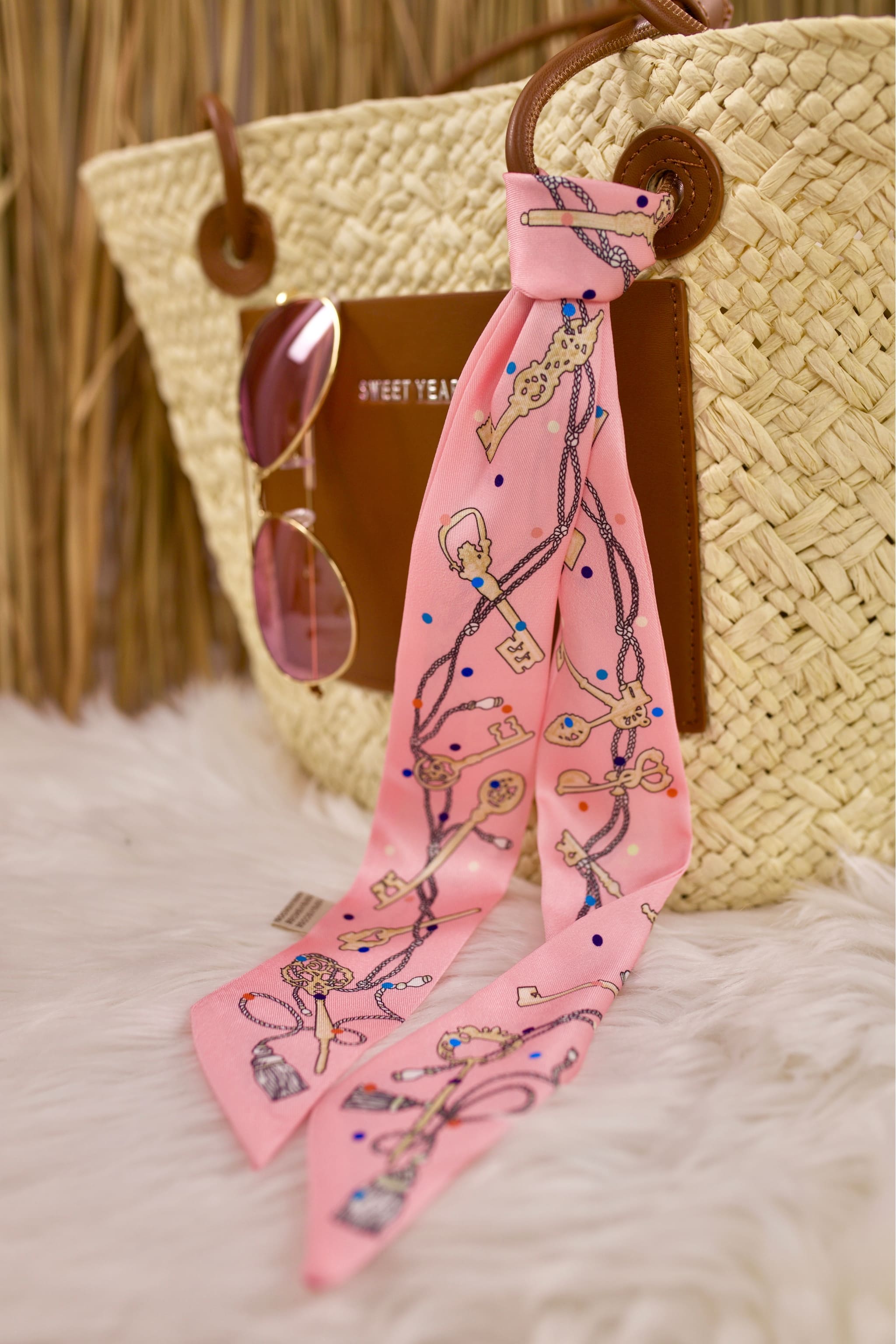 schmales Stoffband mit Schlüssel-Motiv, rosa-beige