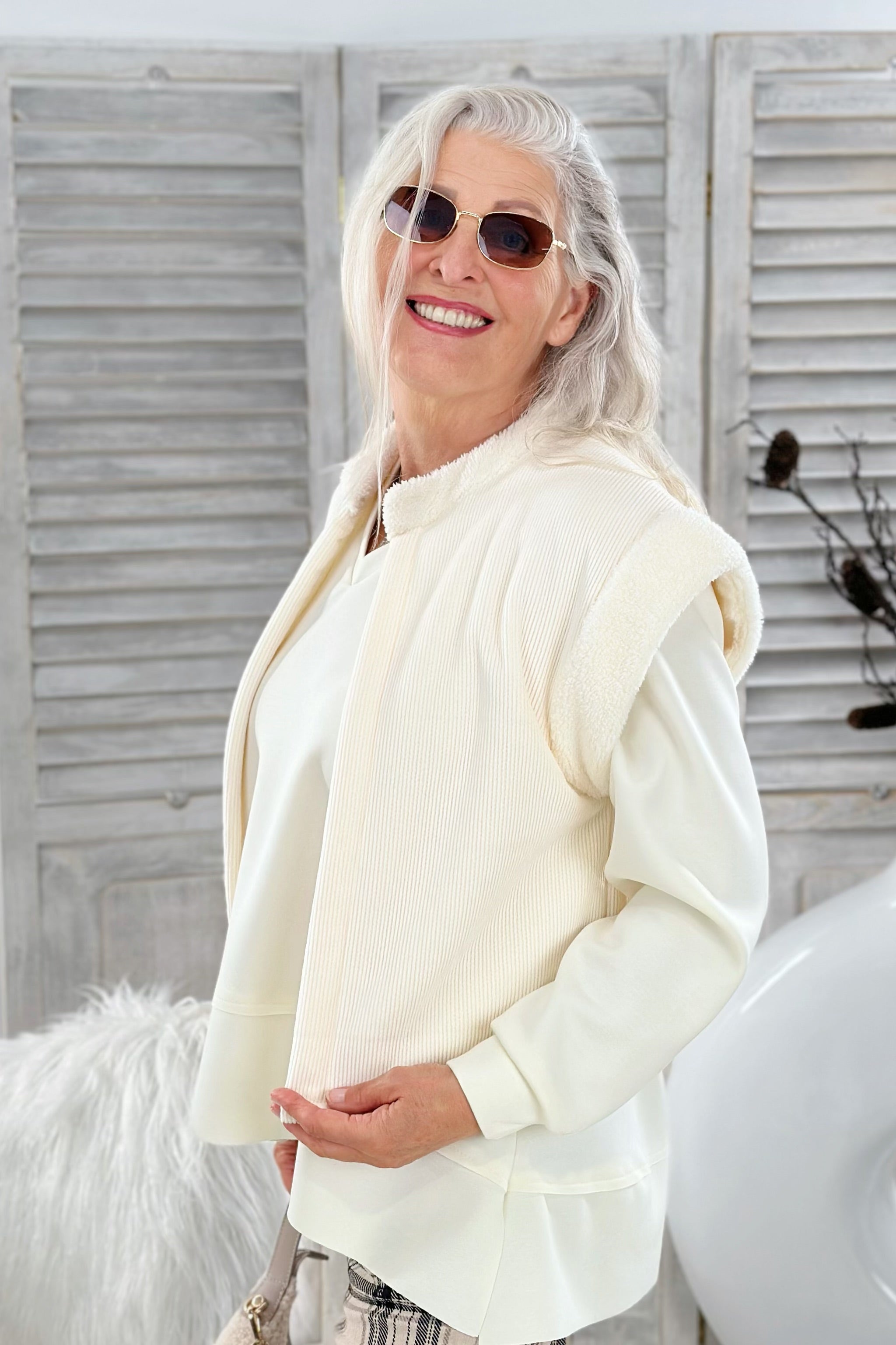 Soft vest with fur, ecru