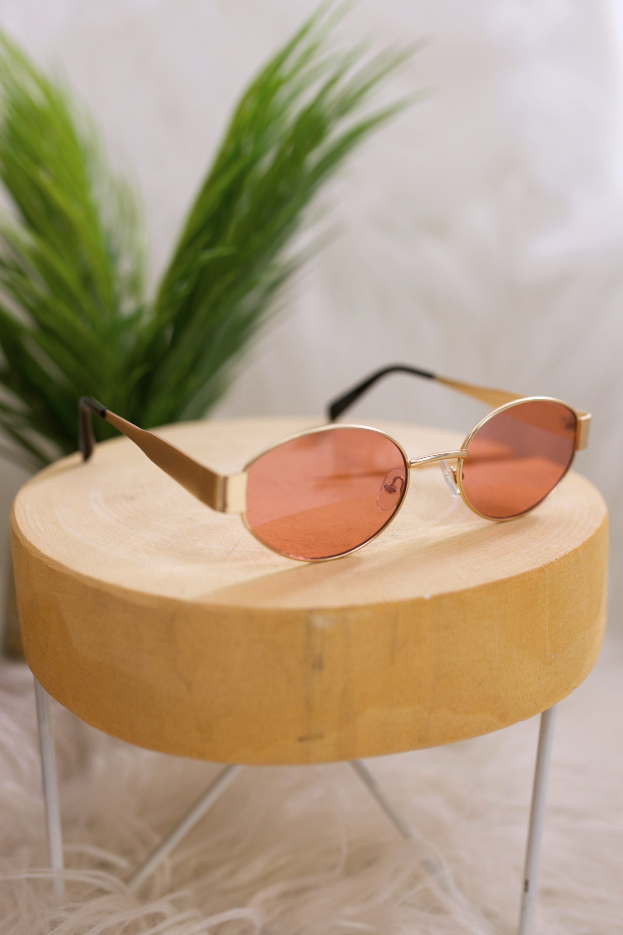 Coole Sonnenbrille mit Metallbügel, gold-apricot