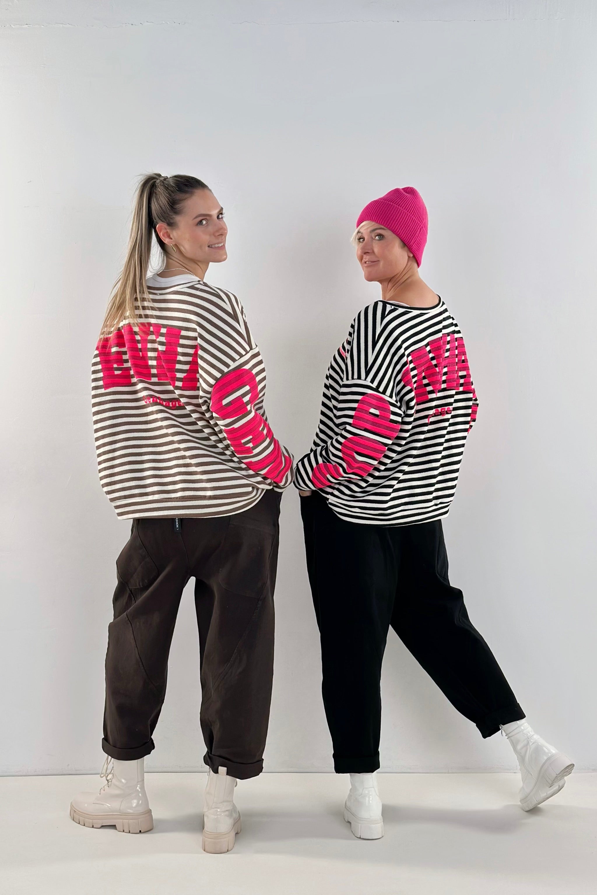 Striped Sweaty with lettering, black-ecru-pink