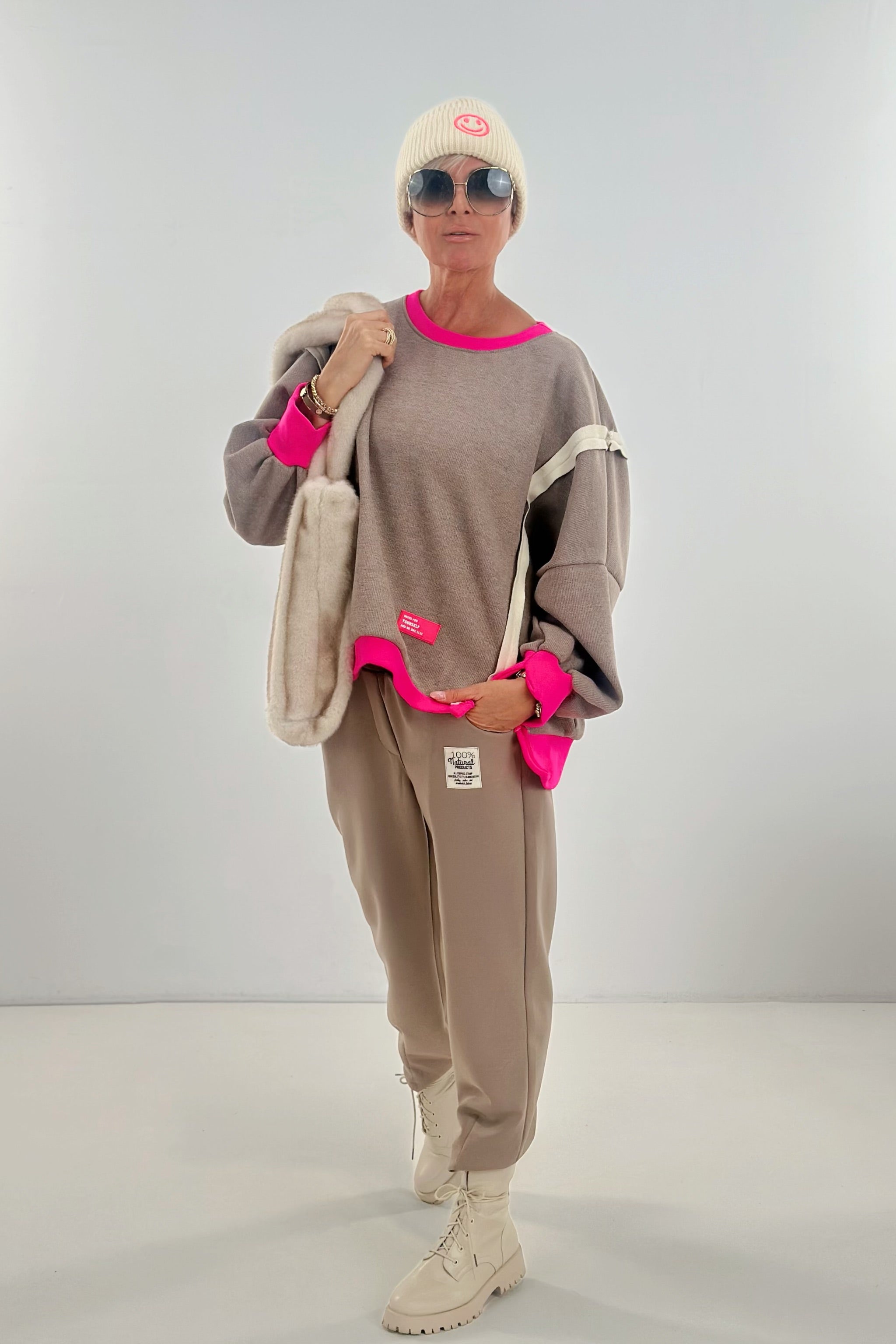 Gefüttertes Sweaty mit außenliegenden Nähten, taupe-neonpink-beige