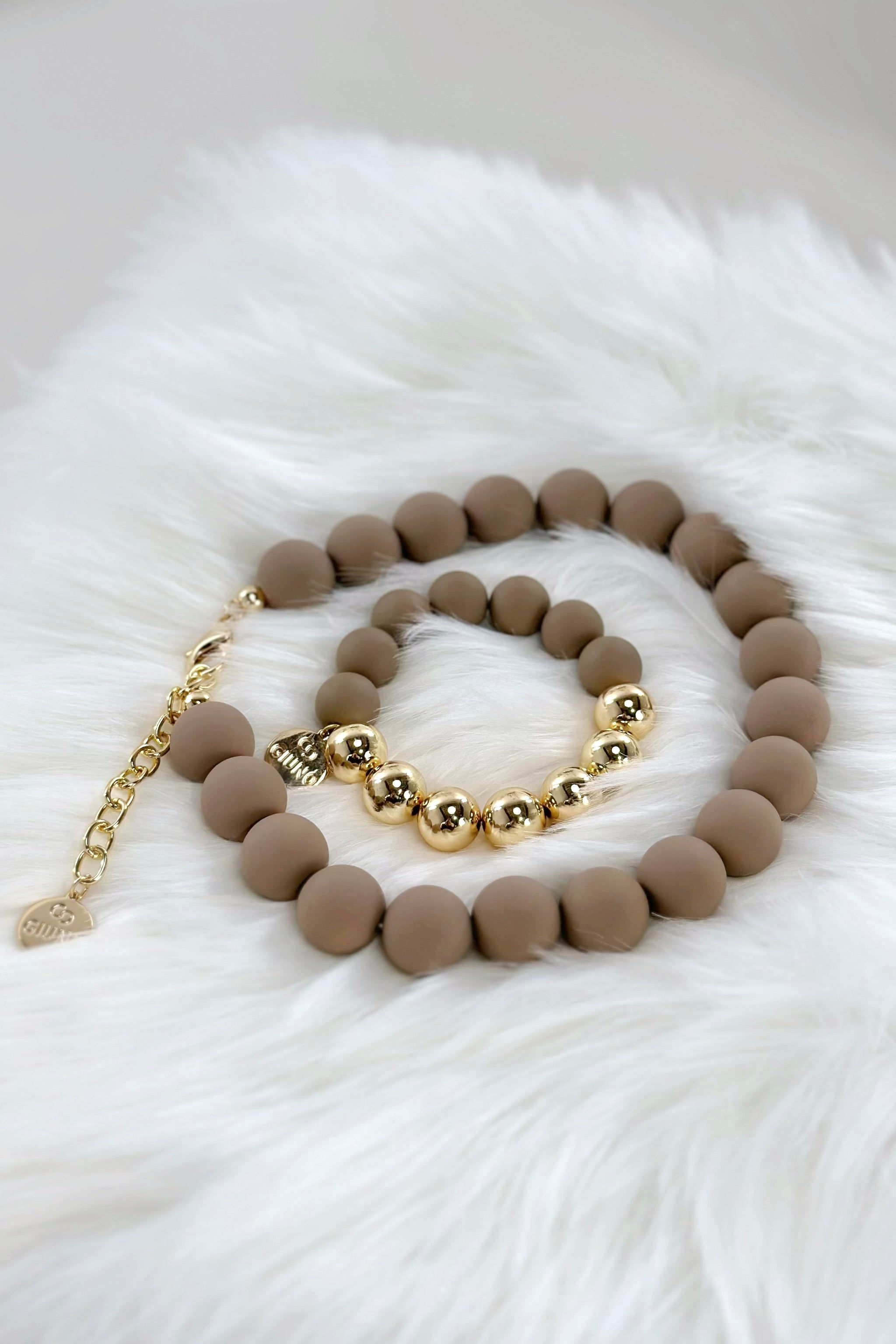 Perlenkette, matt, taupe