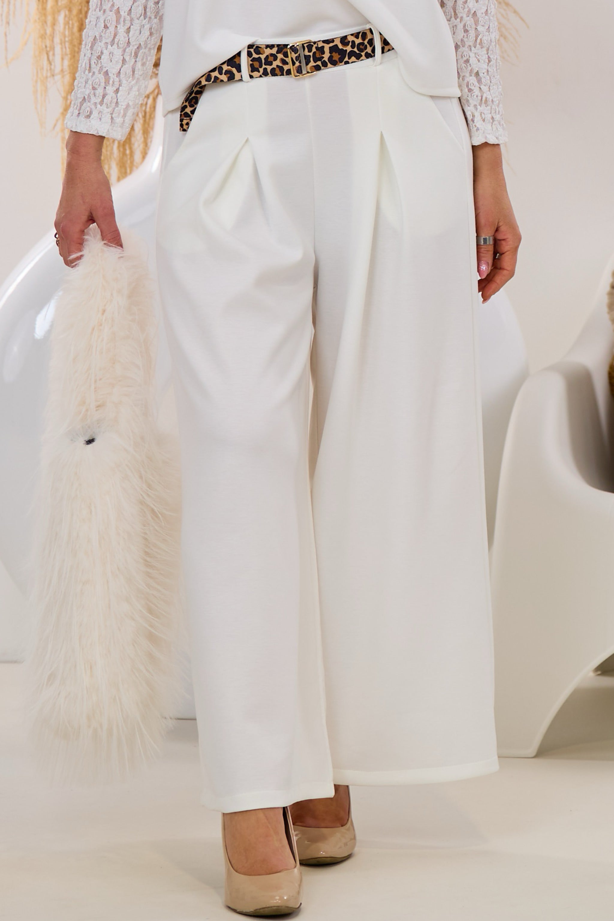 Cozy Hose mit weiten Kellerfalten, ecru