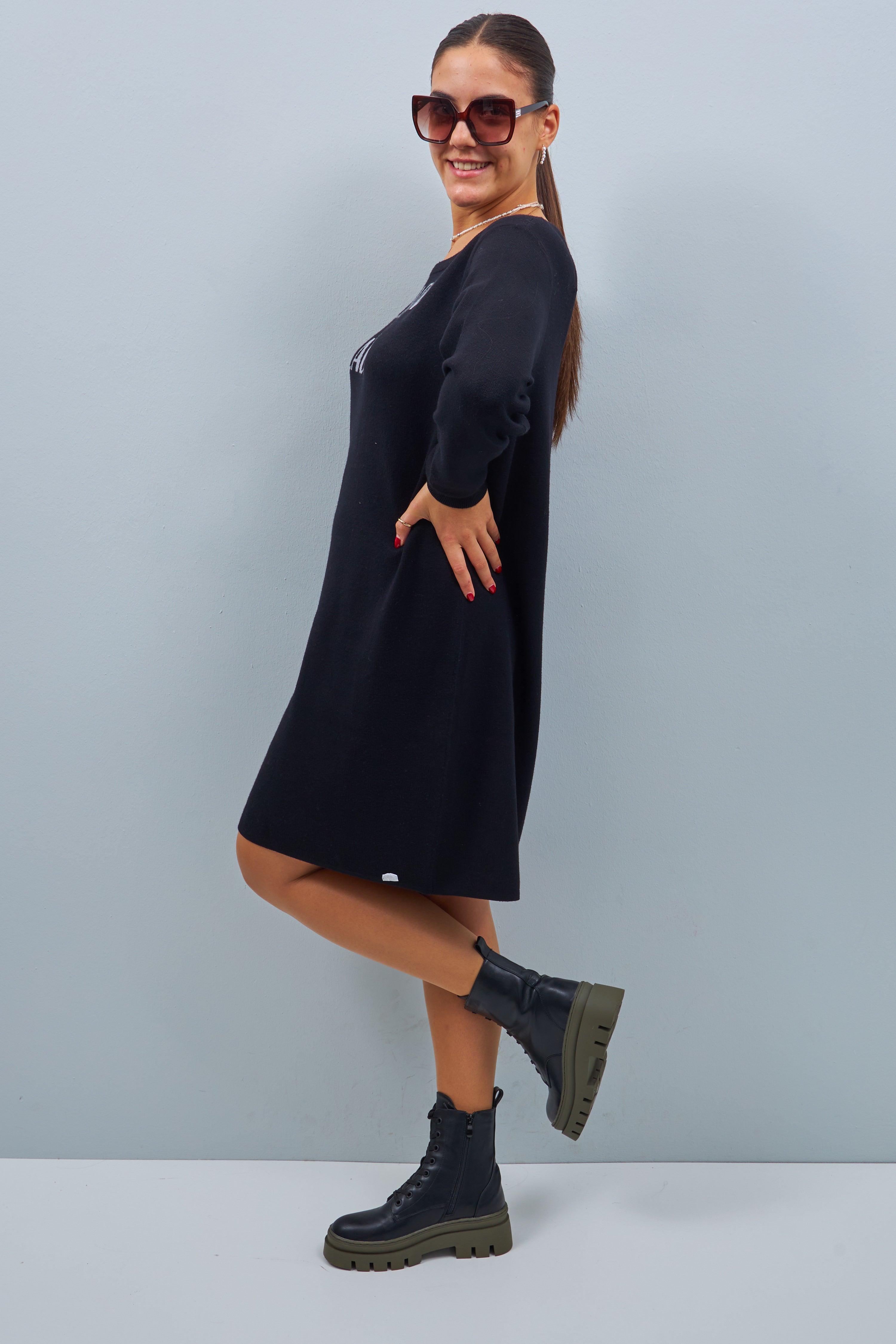 Knit dress with Love-lettering, black