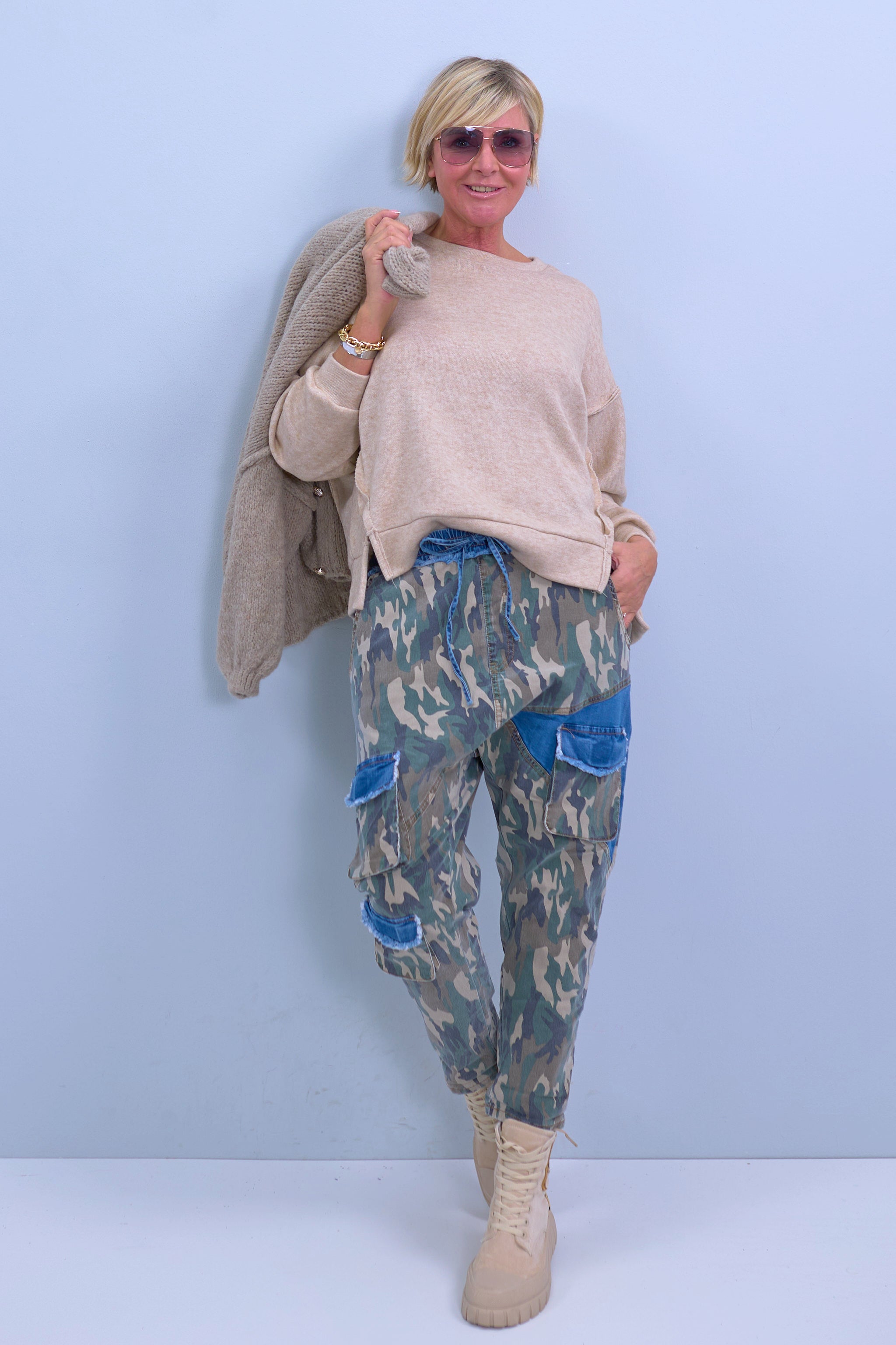 Baggy Jeans mit camouflage Print von Trends & Lifestyle Deutschland GmbH
