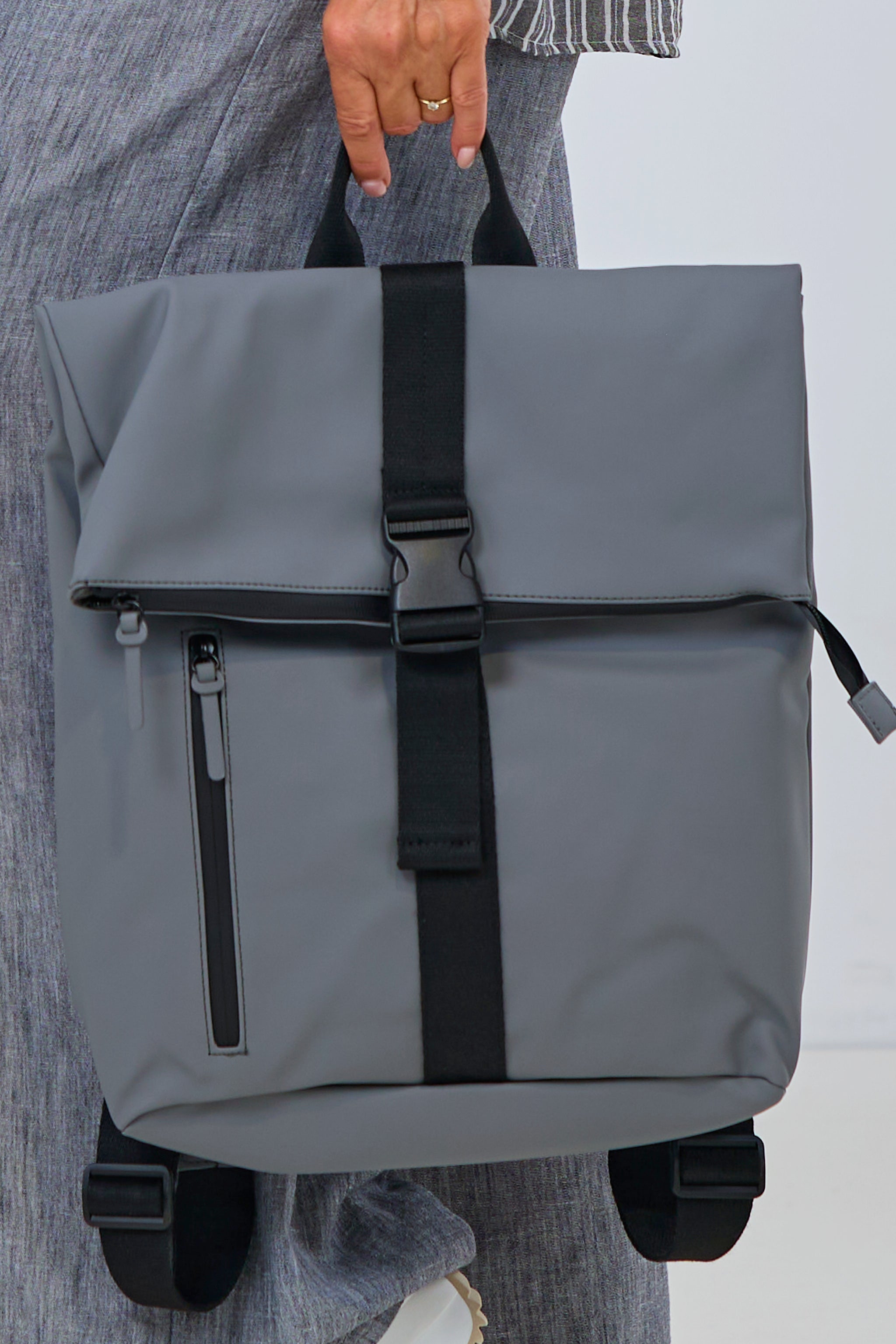Sportlicher, wasserabweisender Rucksack, grau-schwarz von Trends & Lifestyle