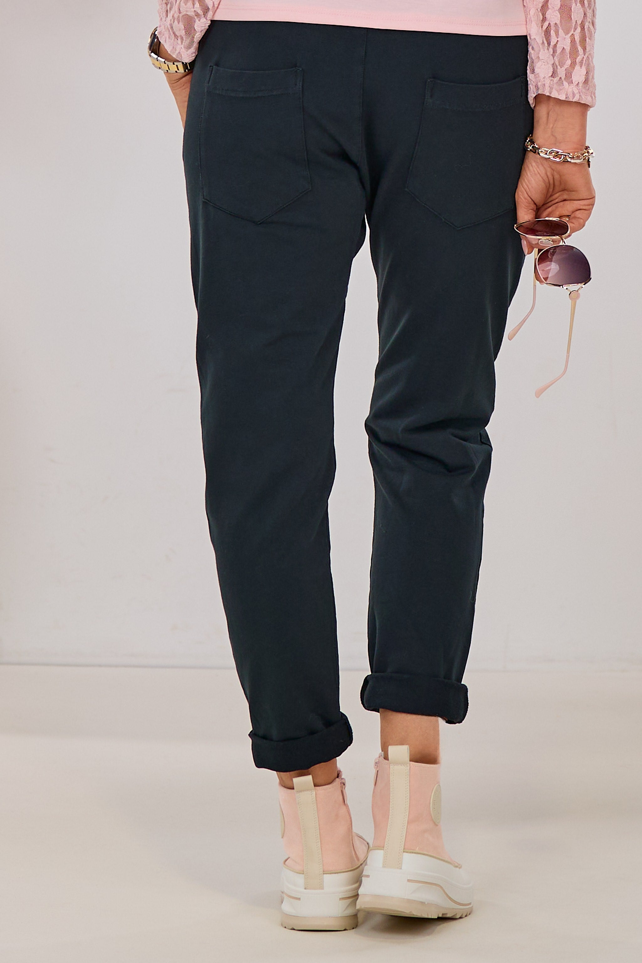 Jogging pants with large pockets, black