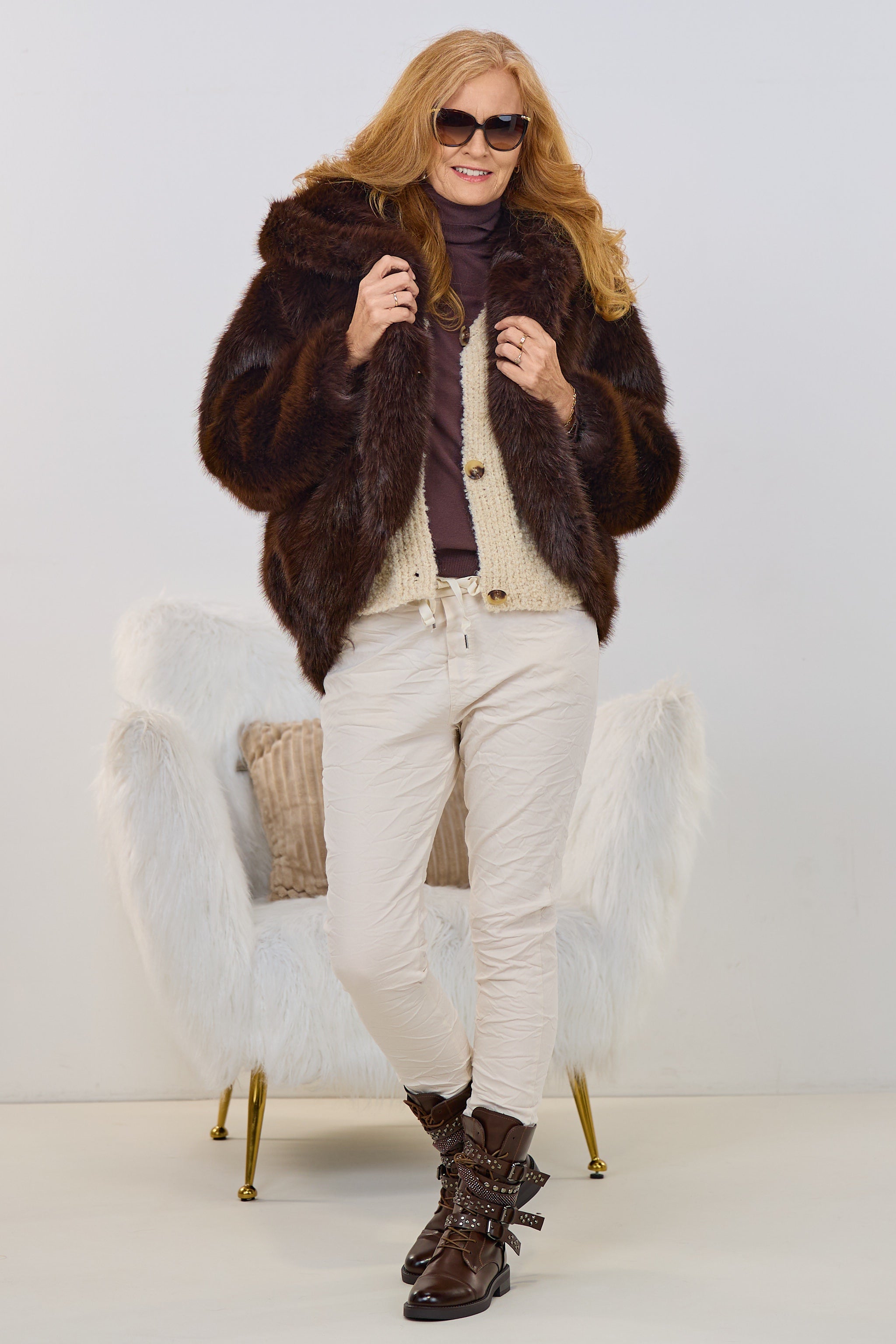 Pants with elastic waistband in crinkled look, cream