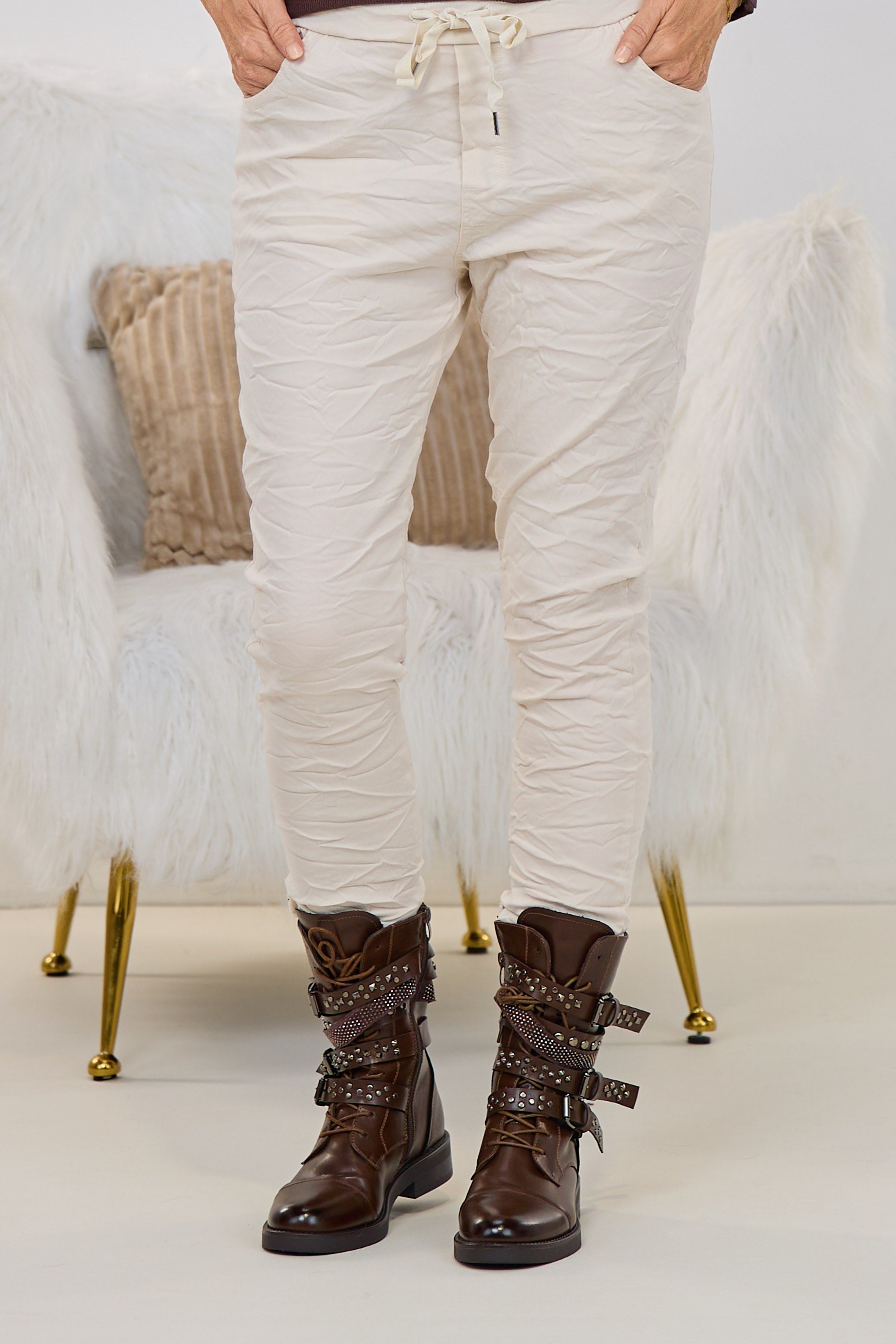 Pants with elastic waistband in crinkled look, cream